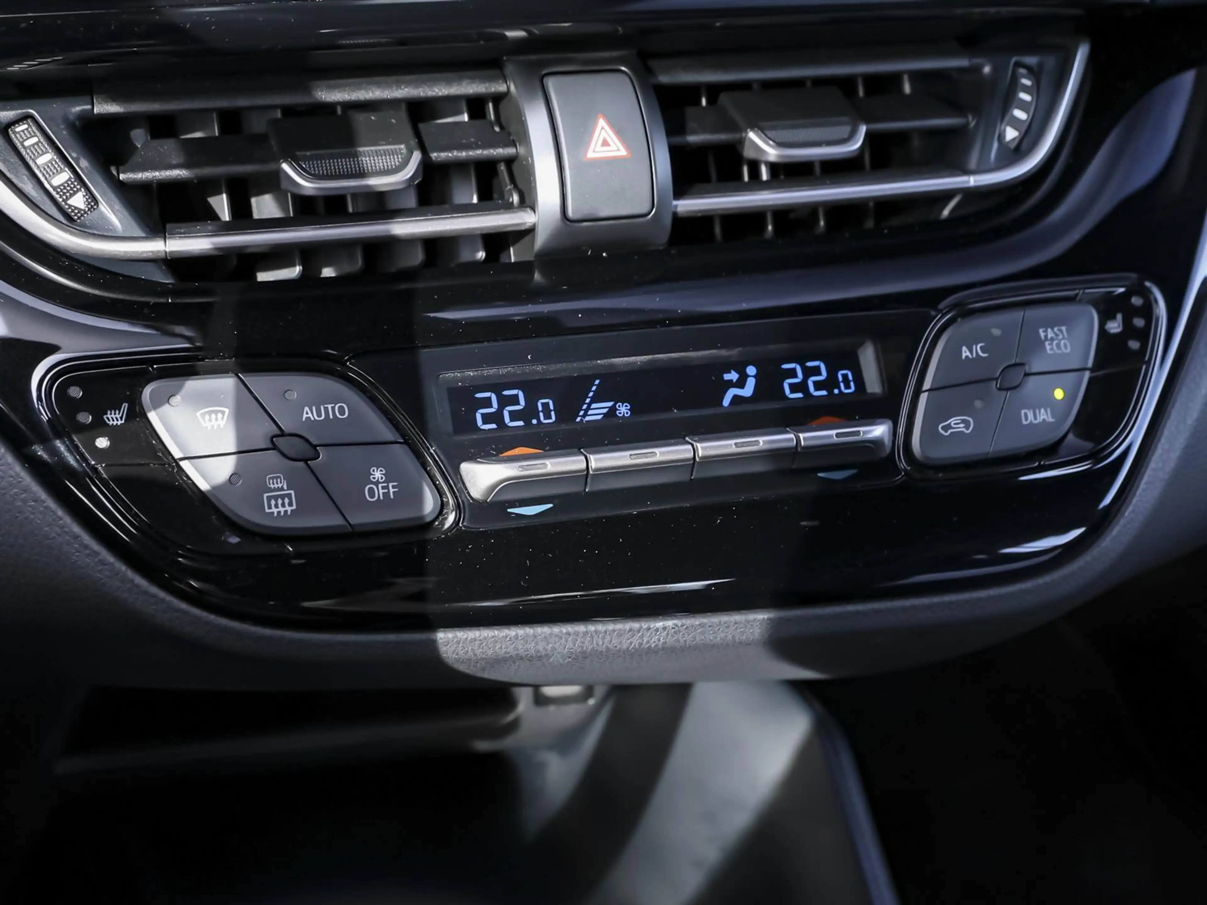 Toyota C-HR 1.8 Hybrid SHZ Kamera KLIMA LM-Felgen BT ZV AUX — photo 10