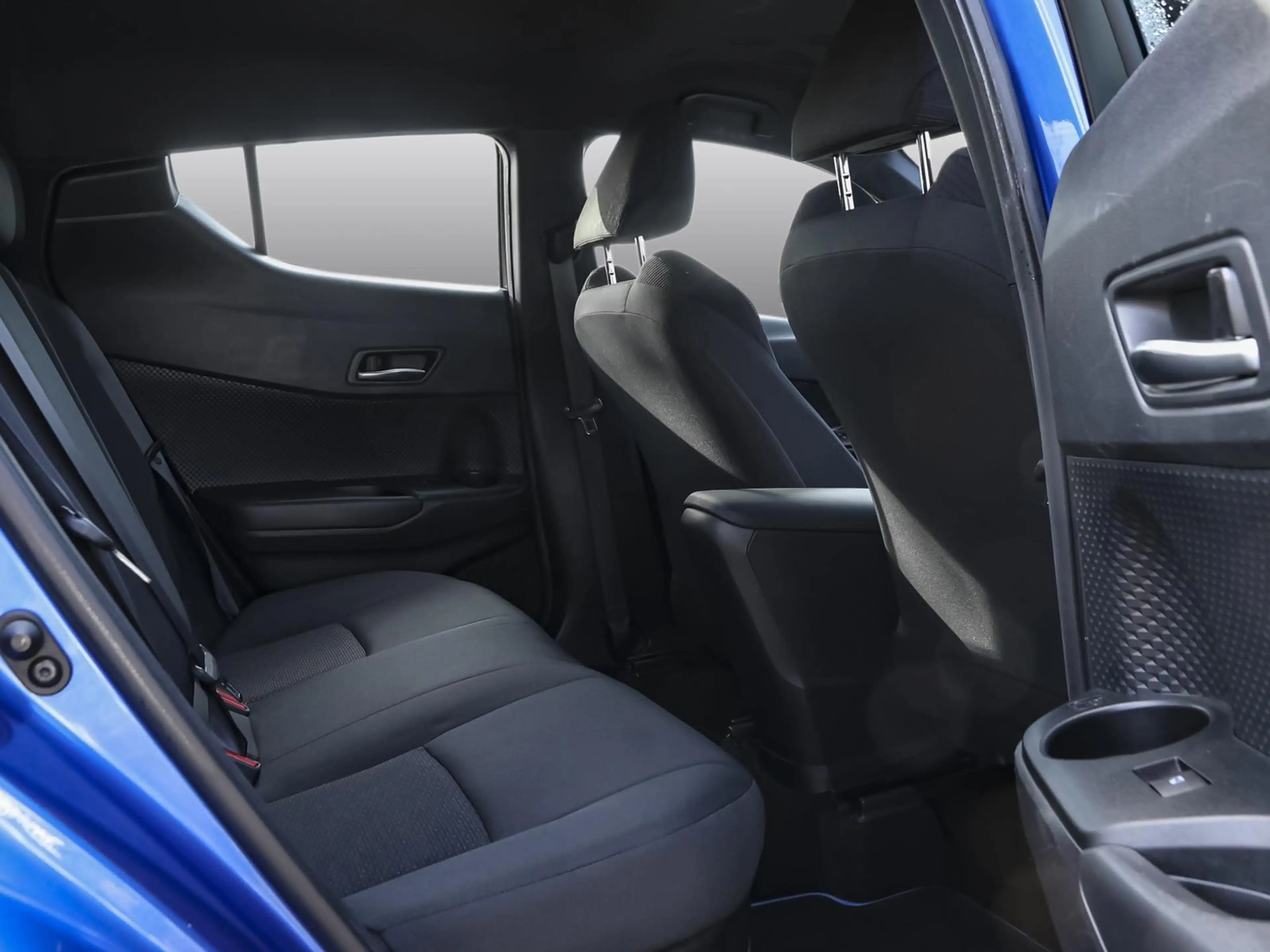 Toyota C-HR 1.8 Hybrid SHZ Kamera KLIMA LM-Felgen BT ZV AUX — photo 4