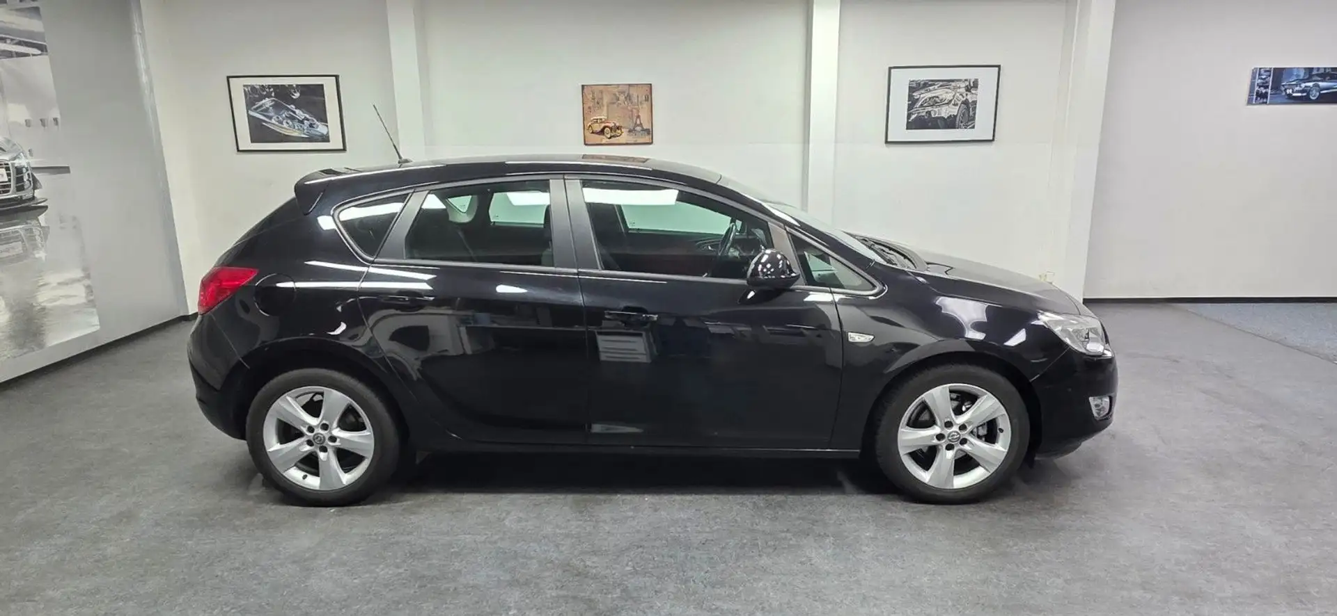 Opel Astra 1.6 Limo Edition Klima TÜV 12/2027 Schwarz - 1