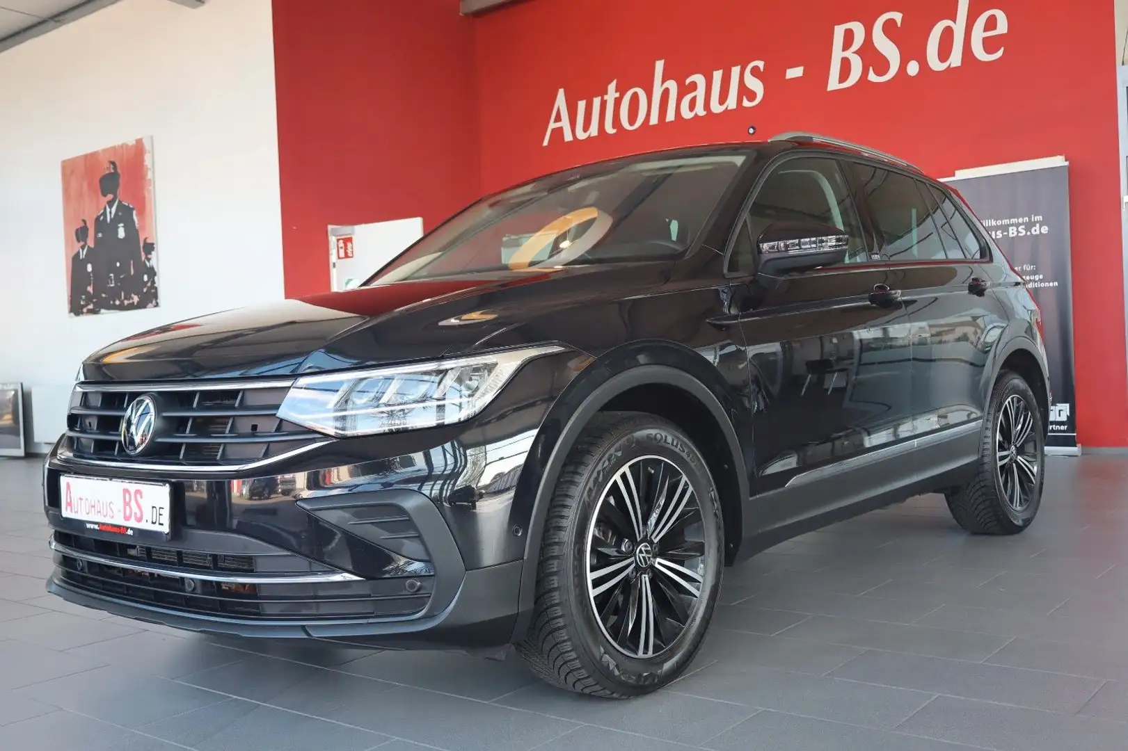 Volkswagen Tiguan Active 2.0TDI DSG,Kamera,Navi,LED,AHK,1Hd Schwarz - 1