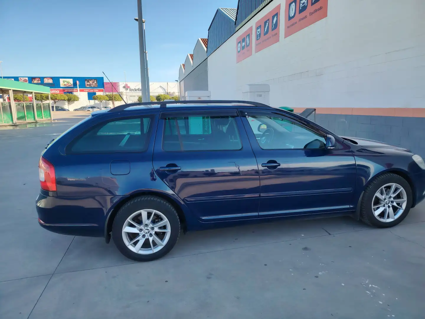 Skoda Octavia Combi 2.0TDI CR L Azul - 2