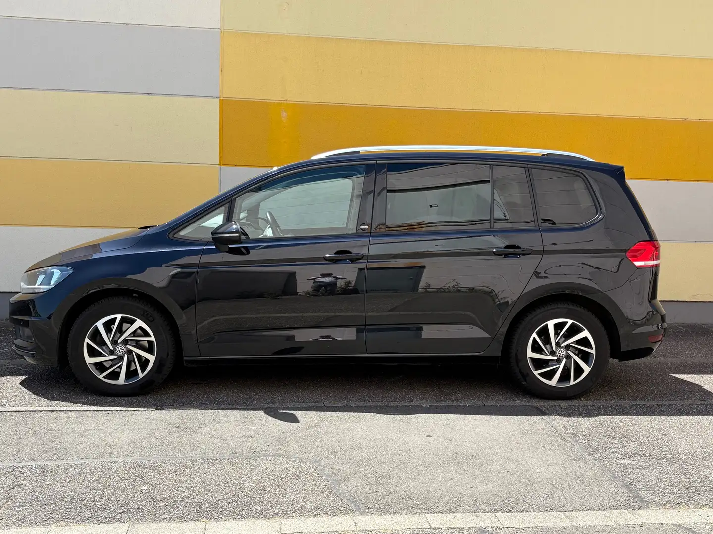Volkswagen Touran Sound BMT/*DSG*NAVI*COMFORTLINE*MODEL 2018 Schwarz - 2