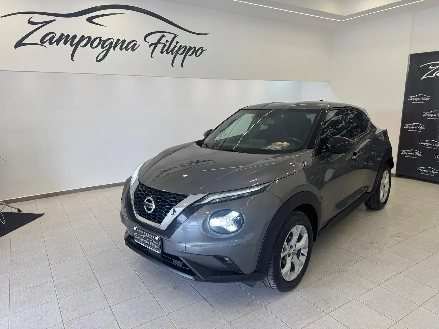 Nissan Juke 1.0 DIG-T 114 CV N-Connecta Gris - 1