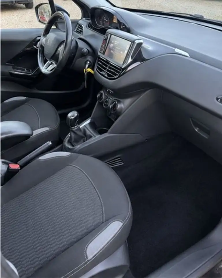 Peugeot 208 208 — photo 6