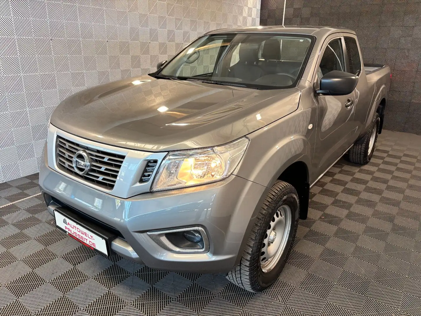 Nissan Navara *NP300*4x4*AHK-TEMPO-KLIMA-SHZ-BLUETOOTH Grau - 2