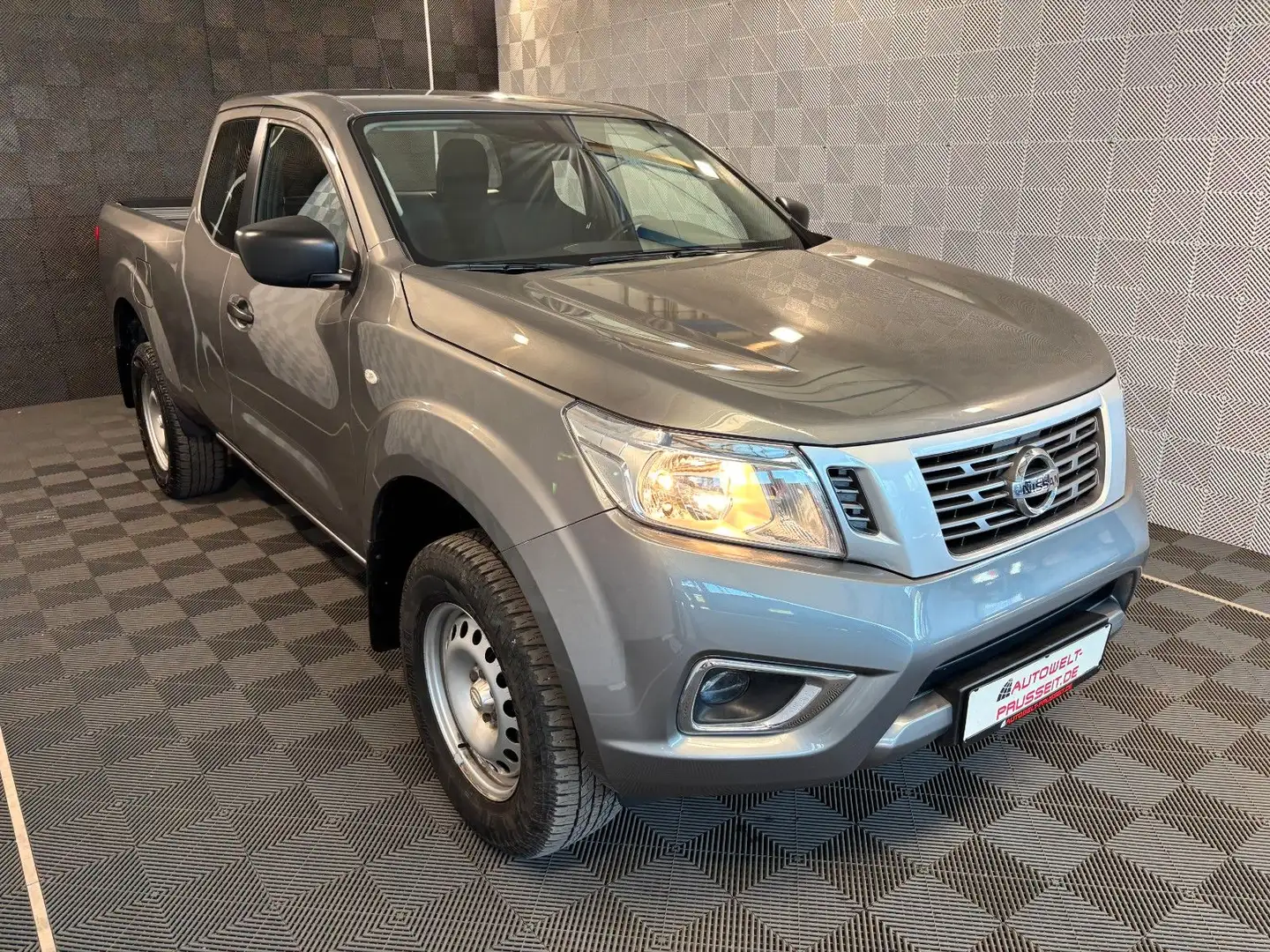 Nissan Navara *NP300*4x4*AHK-TEMPO-KLIMA-SHZ-BLUETOOTH Grau - 1