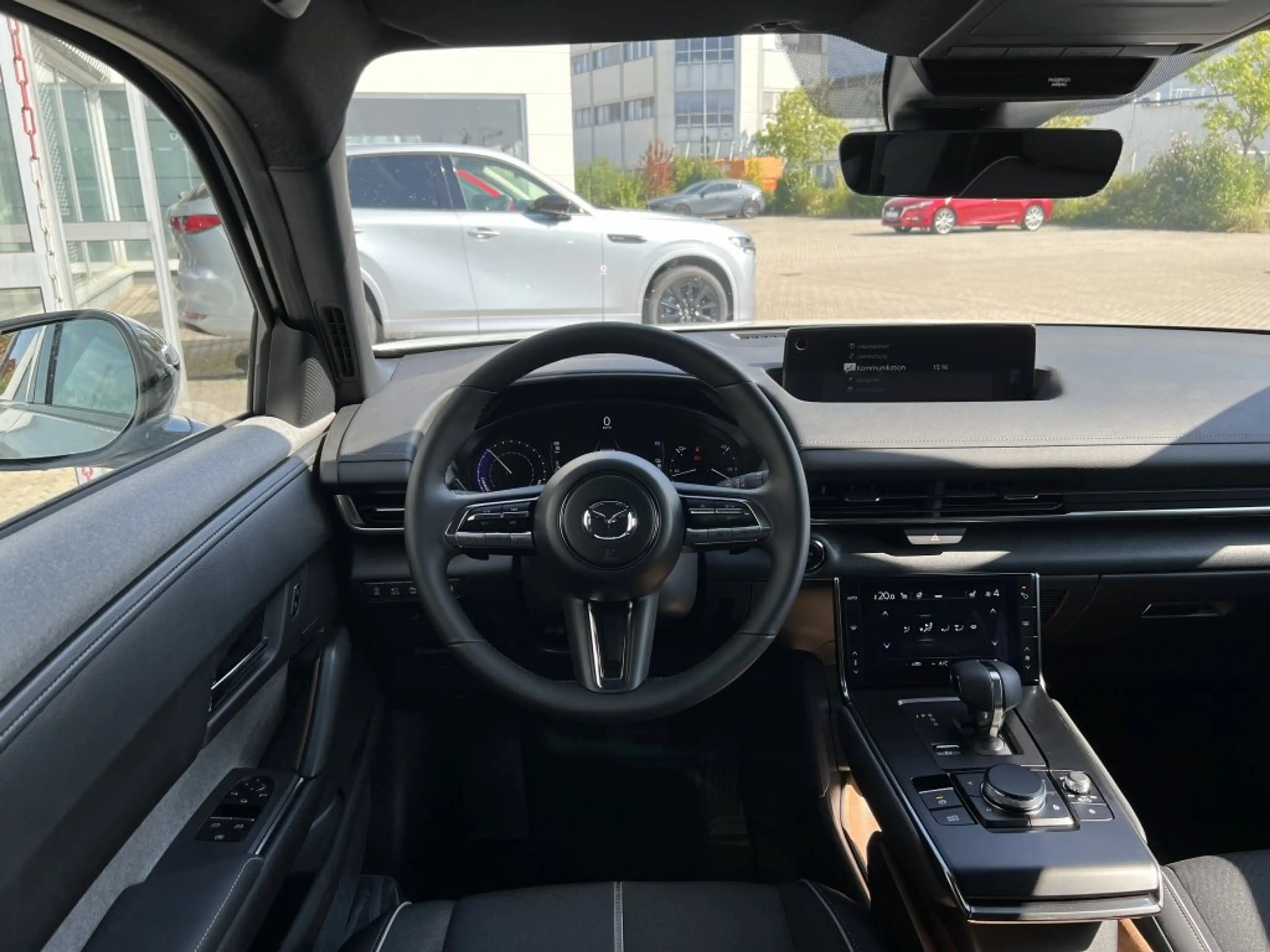 Mazda MX-30 e-SKYACTIV R-EV Makoto Plug-in-Hybrid 360-Monitor — photo 14