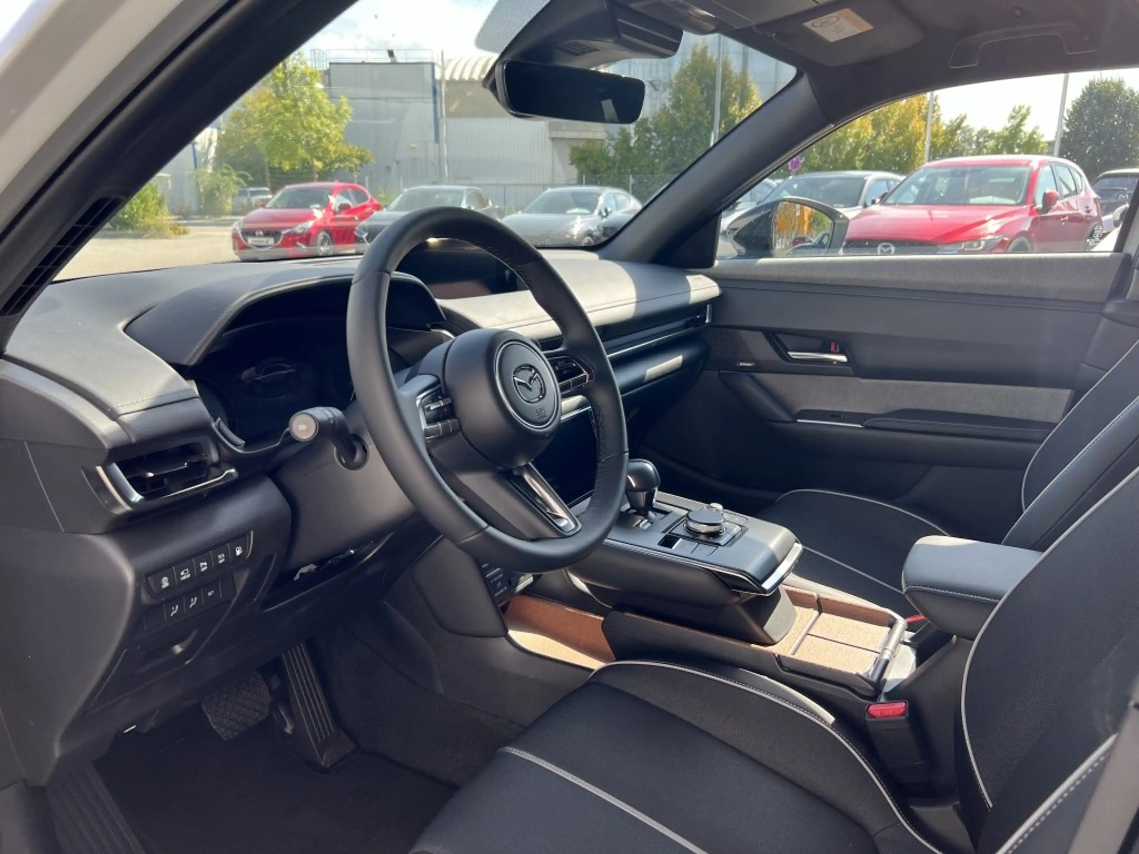 Mazda MX-30 e-SKYACTIV R-EV Makoto Plug-in-Hybrid 360-Monitor — photo 9