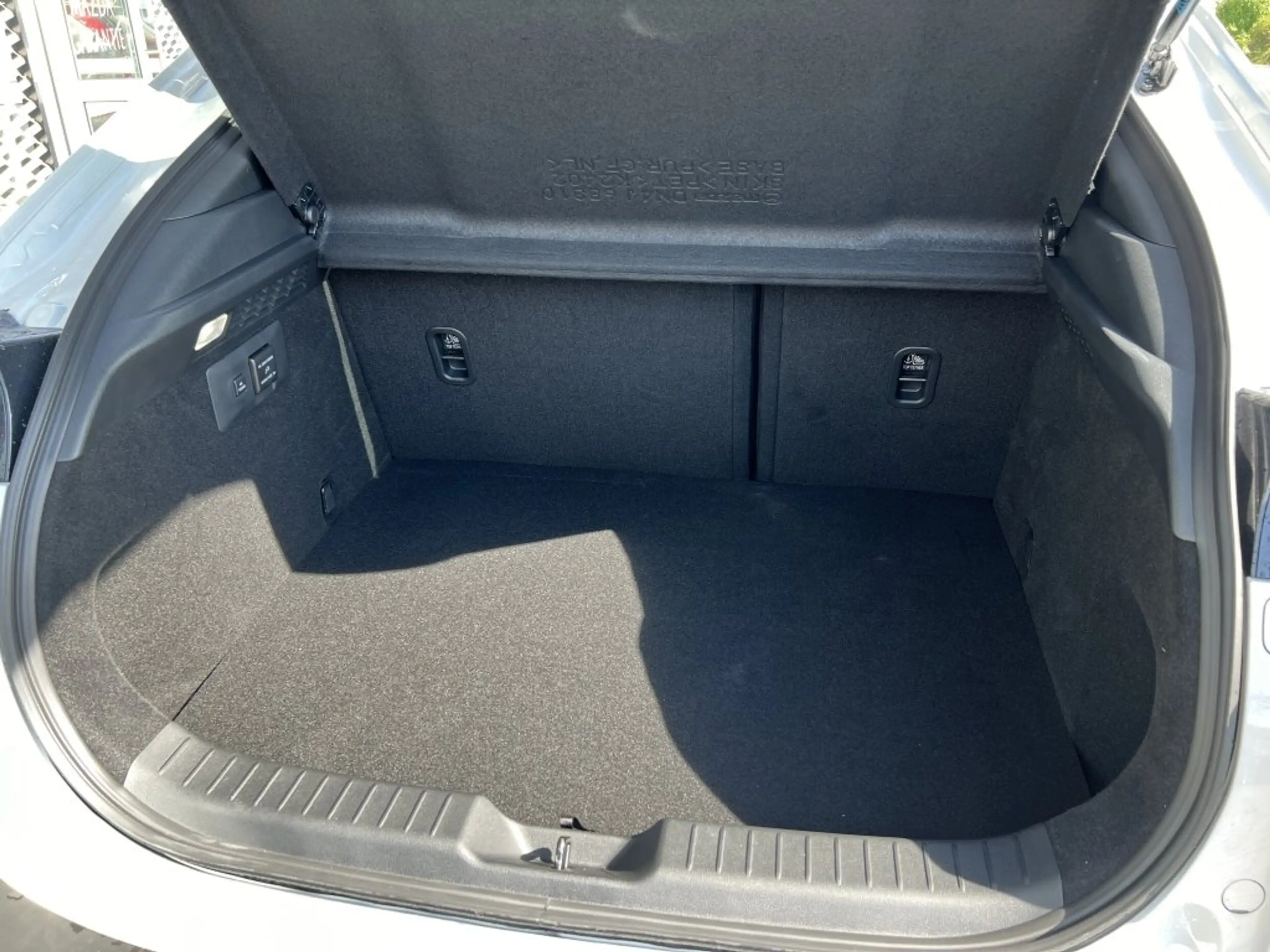 Mazda MX-30 e-SKYACTIV R-EV Makoto Plug-in-Hybrid 360-Monitor — photo 8