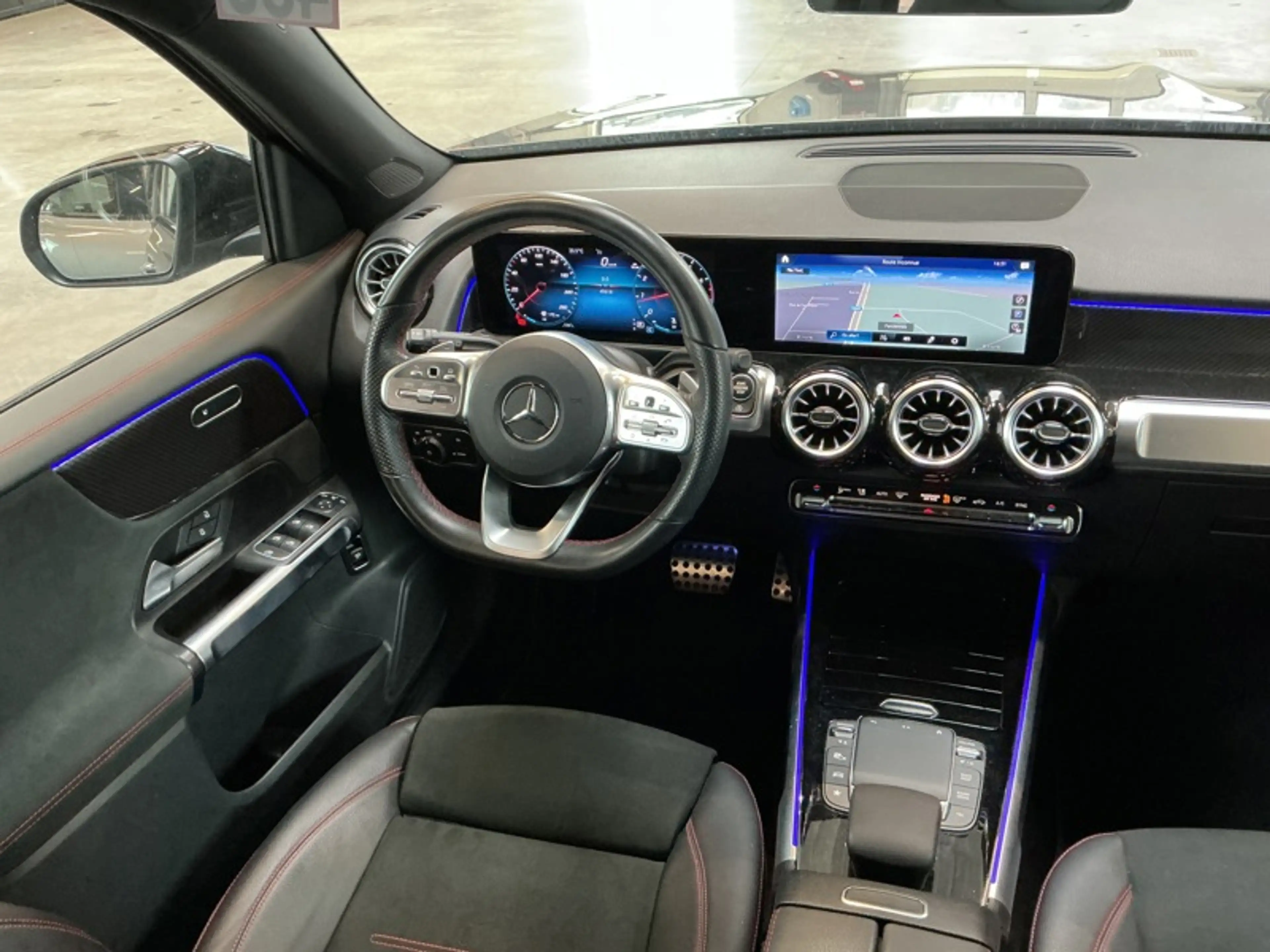 Mercedes-Benz GLB 200 AMG Pack Night — photo 13