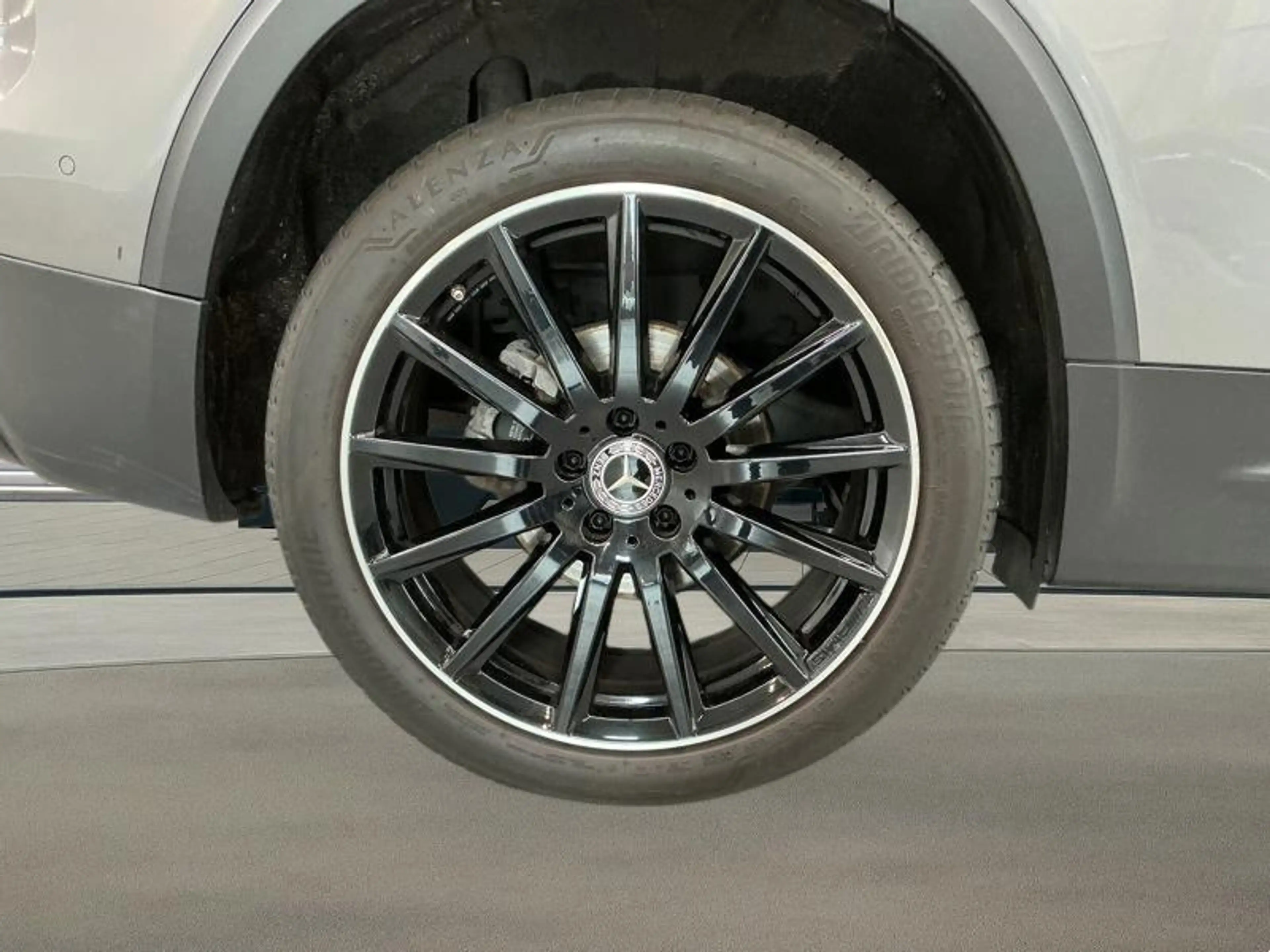 Mercedes-Benz GLB 200 AMG Pack Night — photo 11