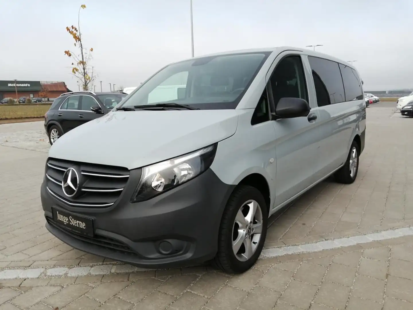 Mercedes-Benz Vito 116 CDI Tourer BASE 4x4 L Navi*Kamera*Klima Gris - 2