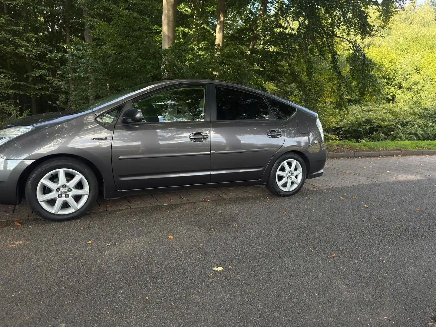 Toyota Prius (Hybrid) - 2