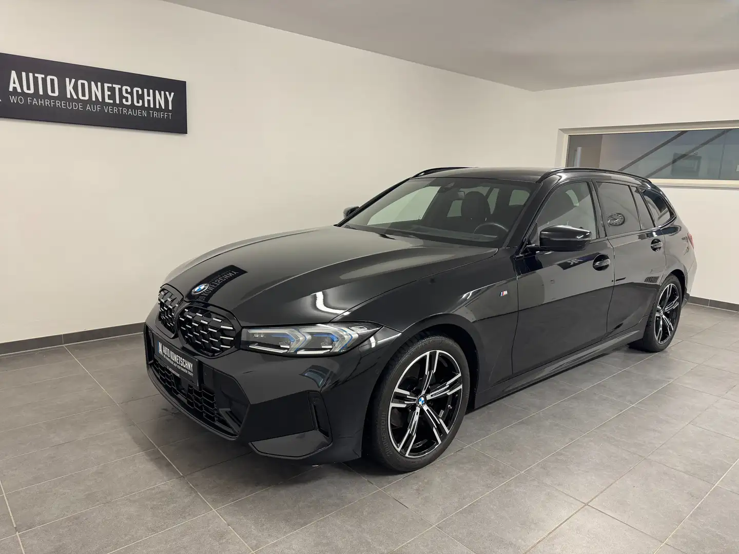 BMW 320 320d xDrive Touring Schwarz - 2