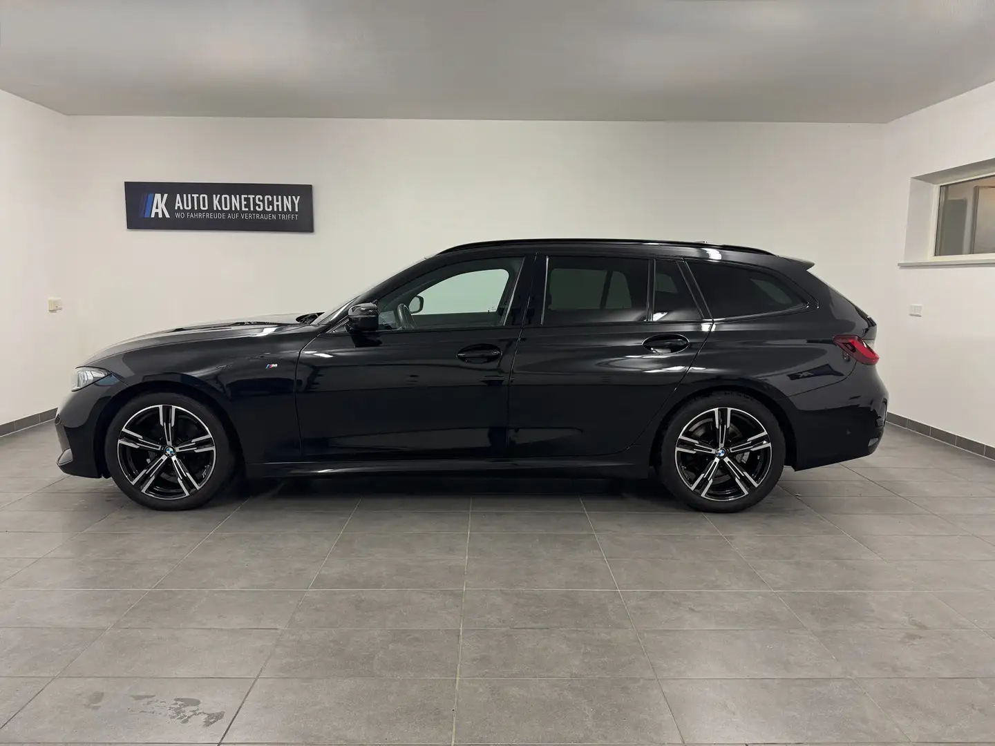 BMW 320 320d xDrive Touring Schwarz - 1