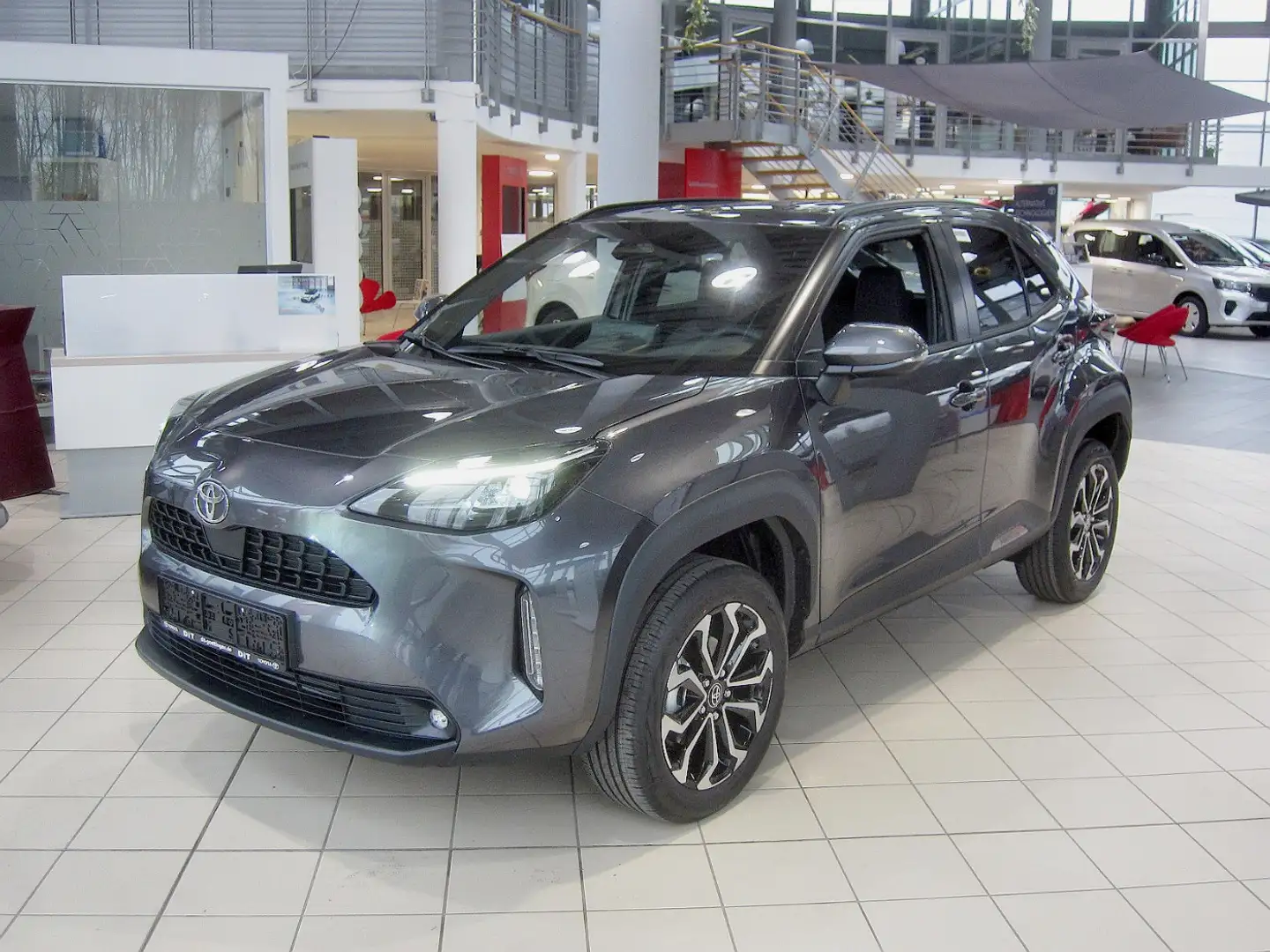 Toyota Yaris Cross 1.5 Hybrid Teamplayer + Winter FLA Blanco - 2