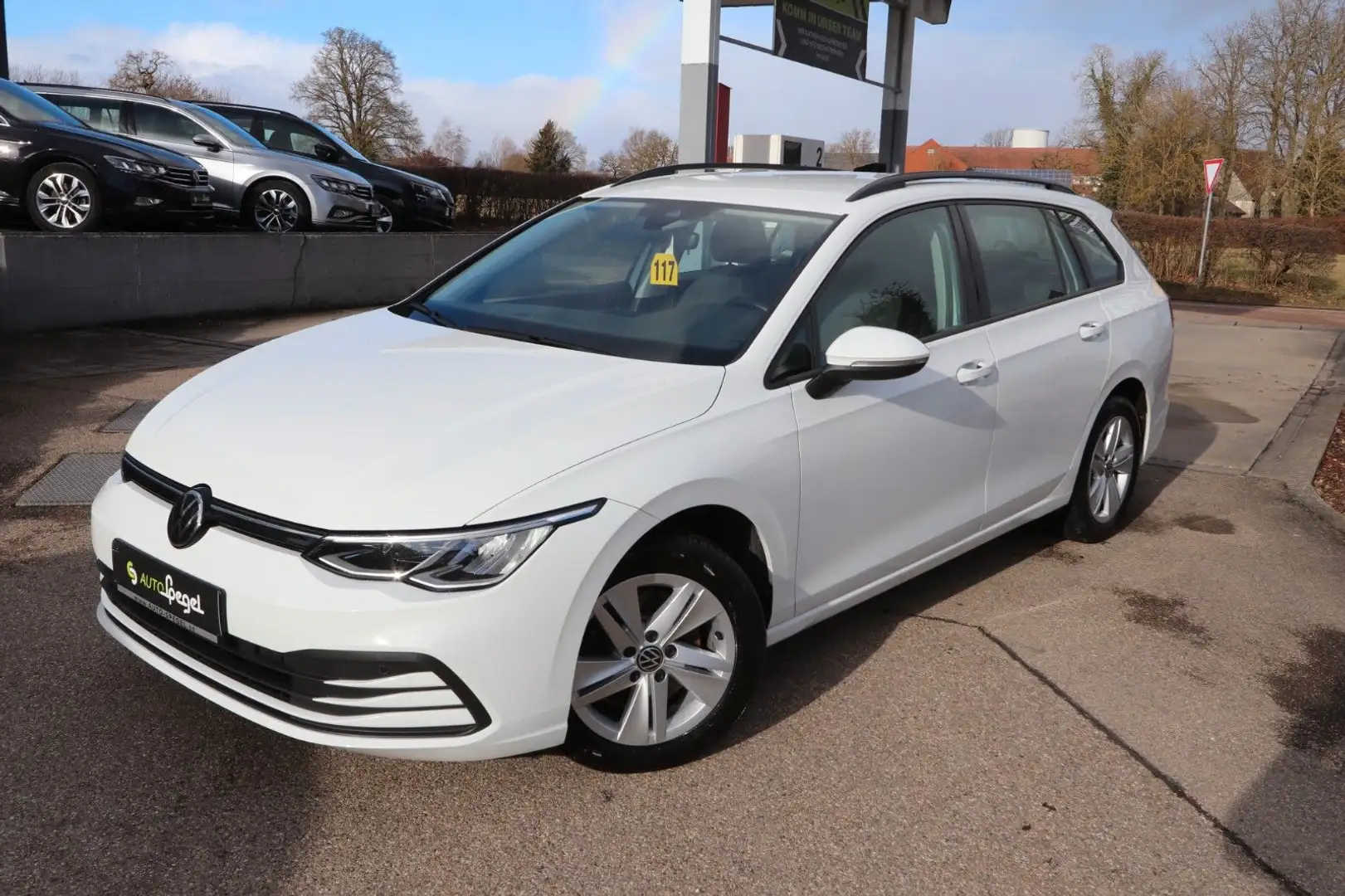 Volkswagen Golf VIII Variant Life LED Navi DAB SHZ Weiß - 1