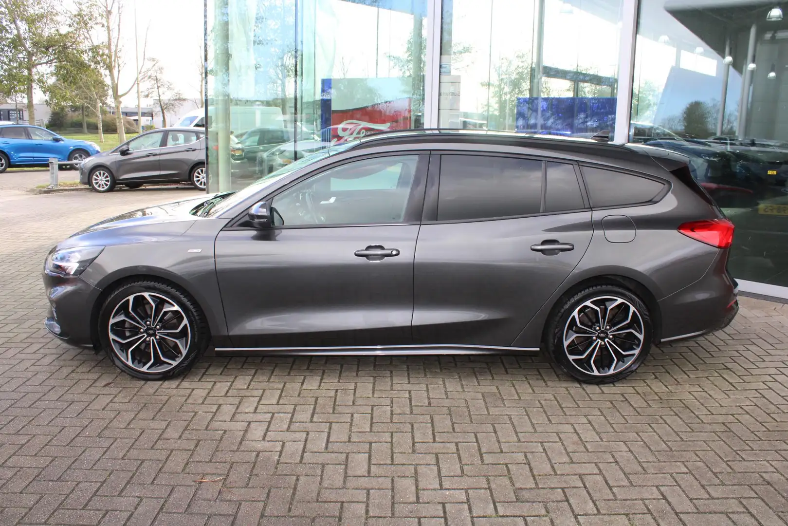 Ford Focus 1.5 EcoBoost ST Line Business 182pk Automaat | Win Gris - 2