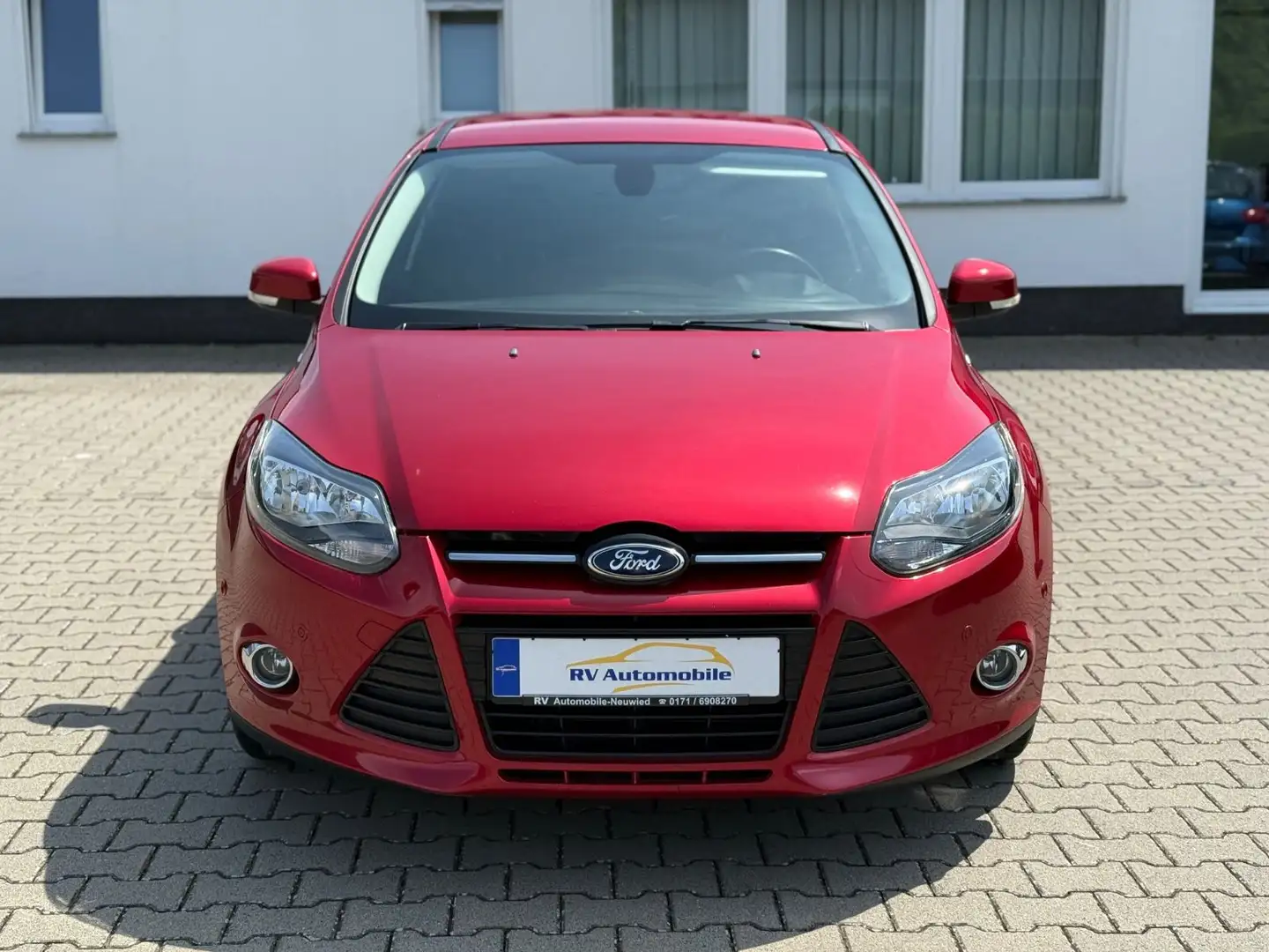 Ford Focus Lim. Titanium | SHZ| PDC V+H| Service NEU Rood - 2