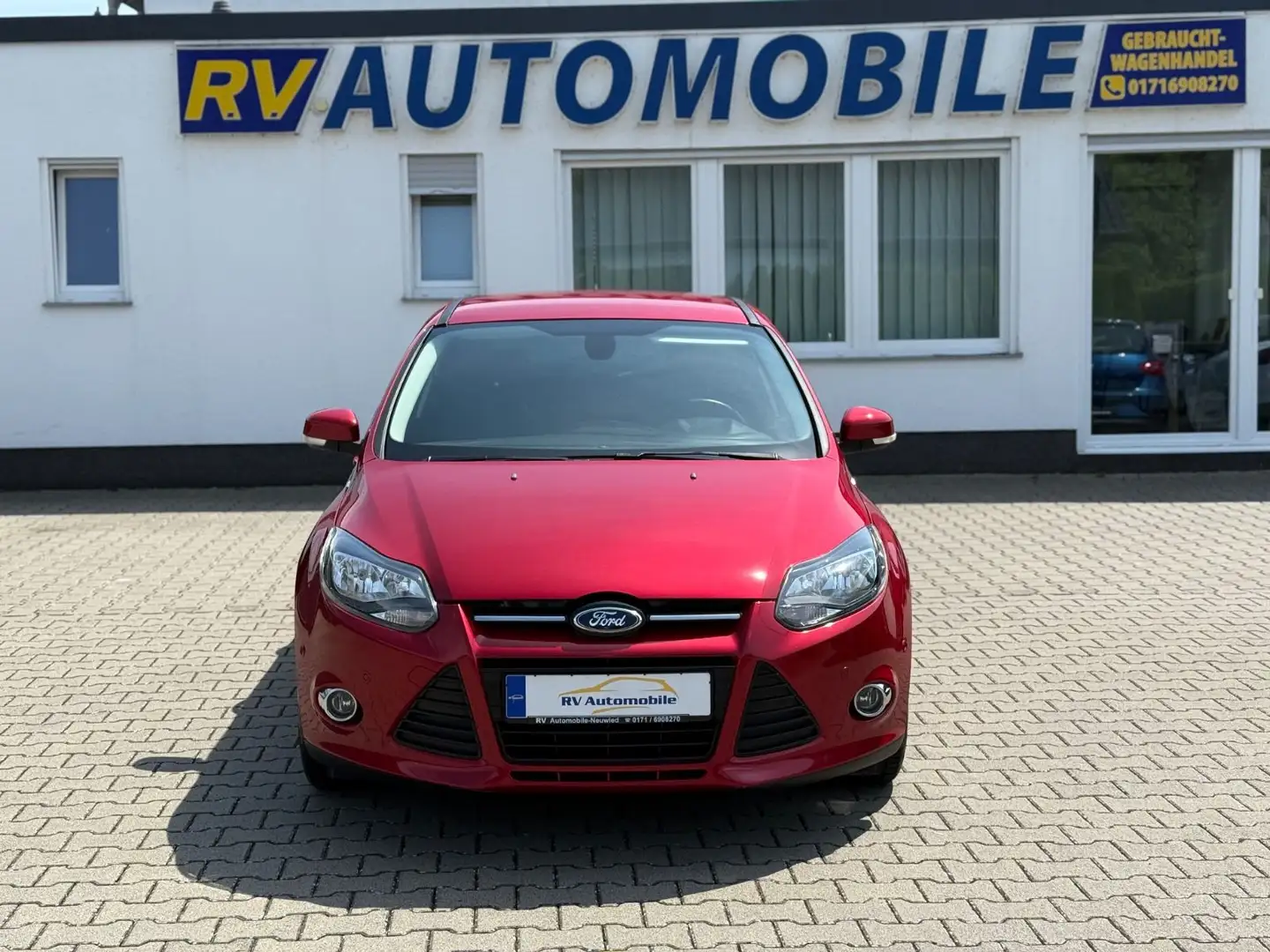 Ford Focus Lim. Titanium | SHZ| PDC V+H| Service NEU Rood - 1