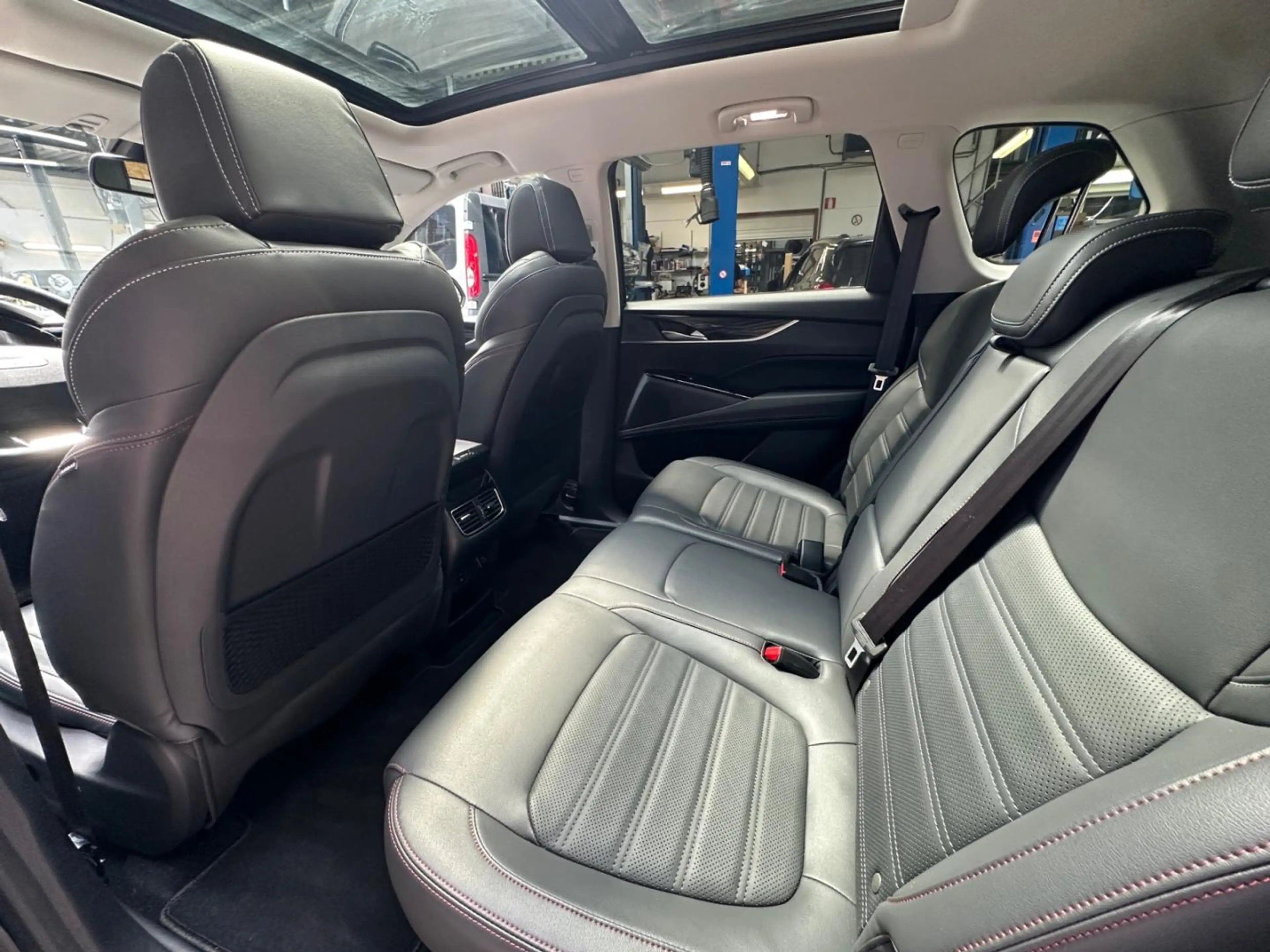 Maxus Euniq 6 ELECTRIC 70KWH — photo 9