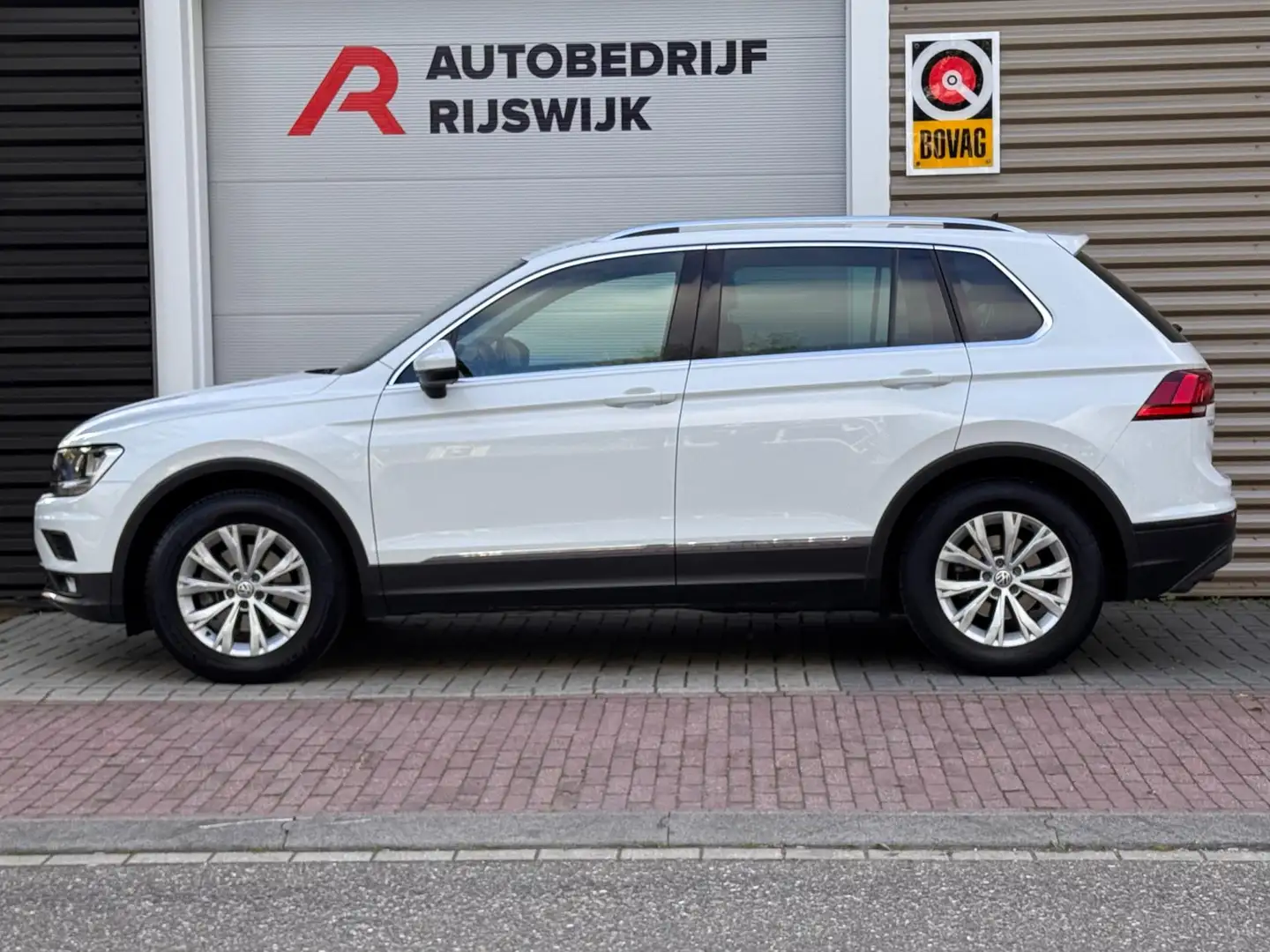 Volkswagen Tiguan 1.4 TSI Comfortline Business AppleCarPlay/Keyless Wit - 2