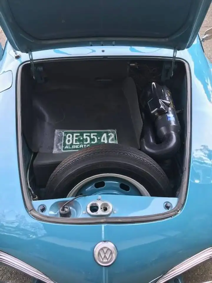 Volkswagen Karmann Ghia снимка Volkswagen Karmann Ghia