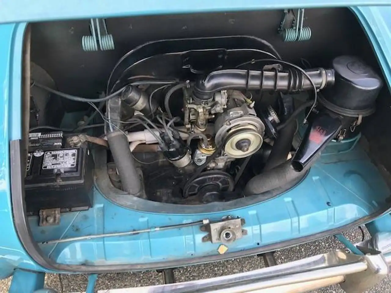 Volkswagen Karmann Ghia снимка Volkswagen Karmann Ghia