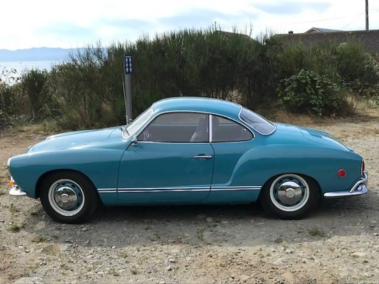 Volkswagen Karmann Ghia снимка Volkswagen Karmann Ghia