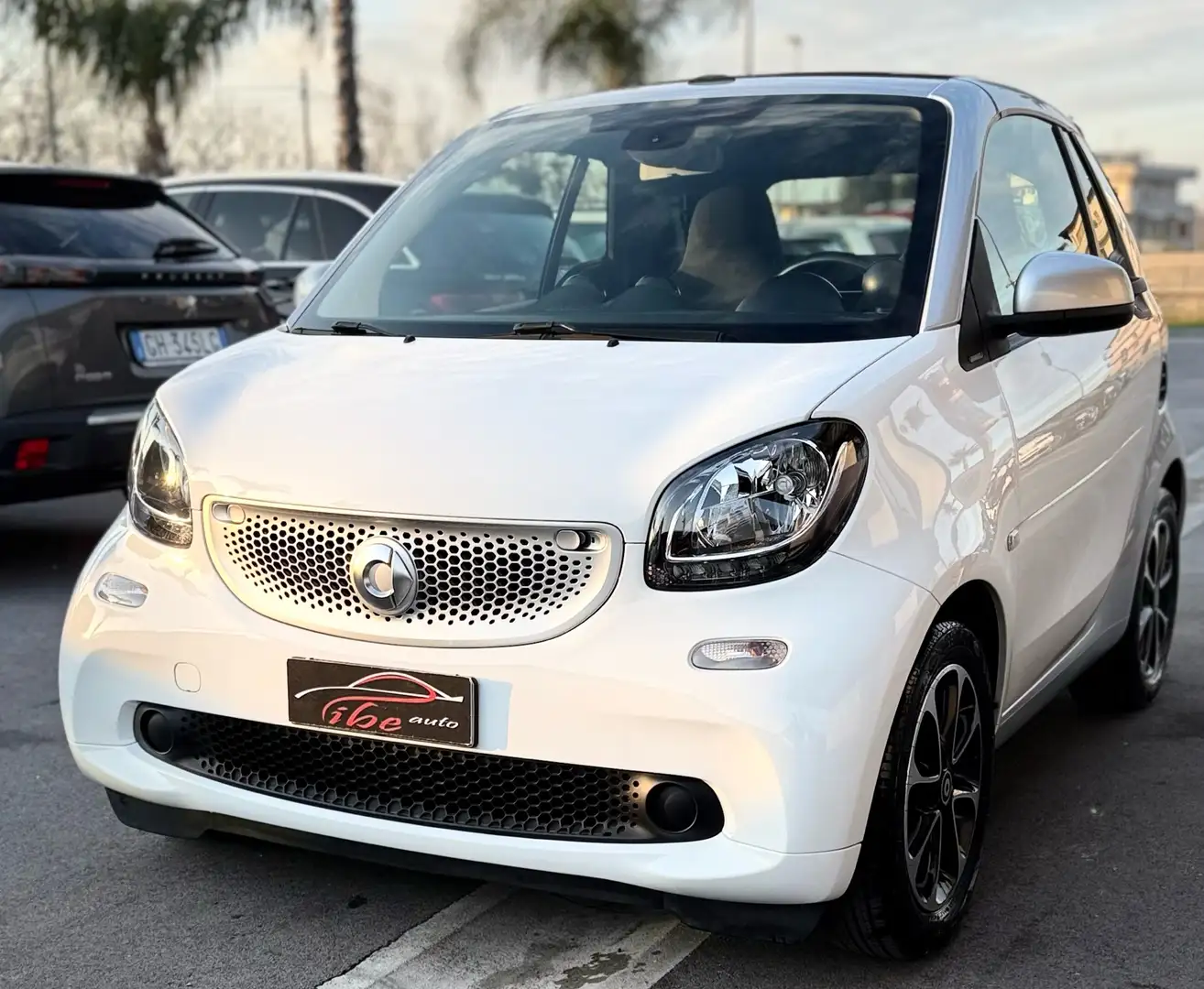 smart forTwo Cabrio 1.0 Passion 71cv twinamic Blanc - 1