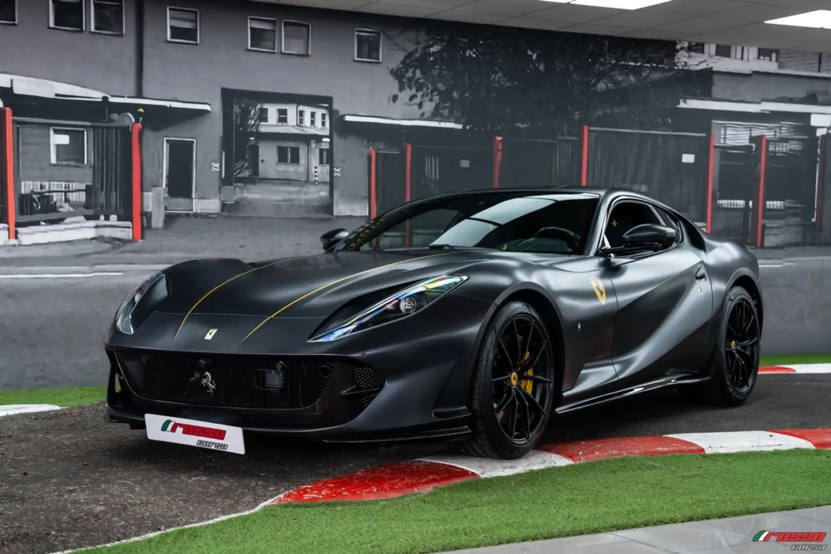 Ferrari 812 Superfast Negro - 1