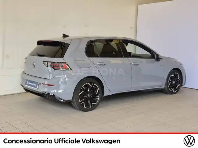 Volkswagen Golf view 4
