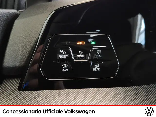 Volkswagen Golf view 17