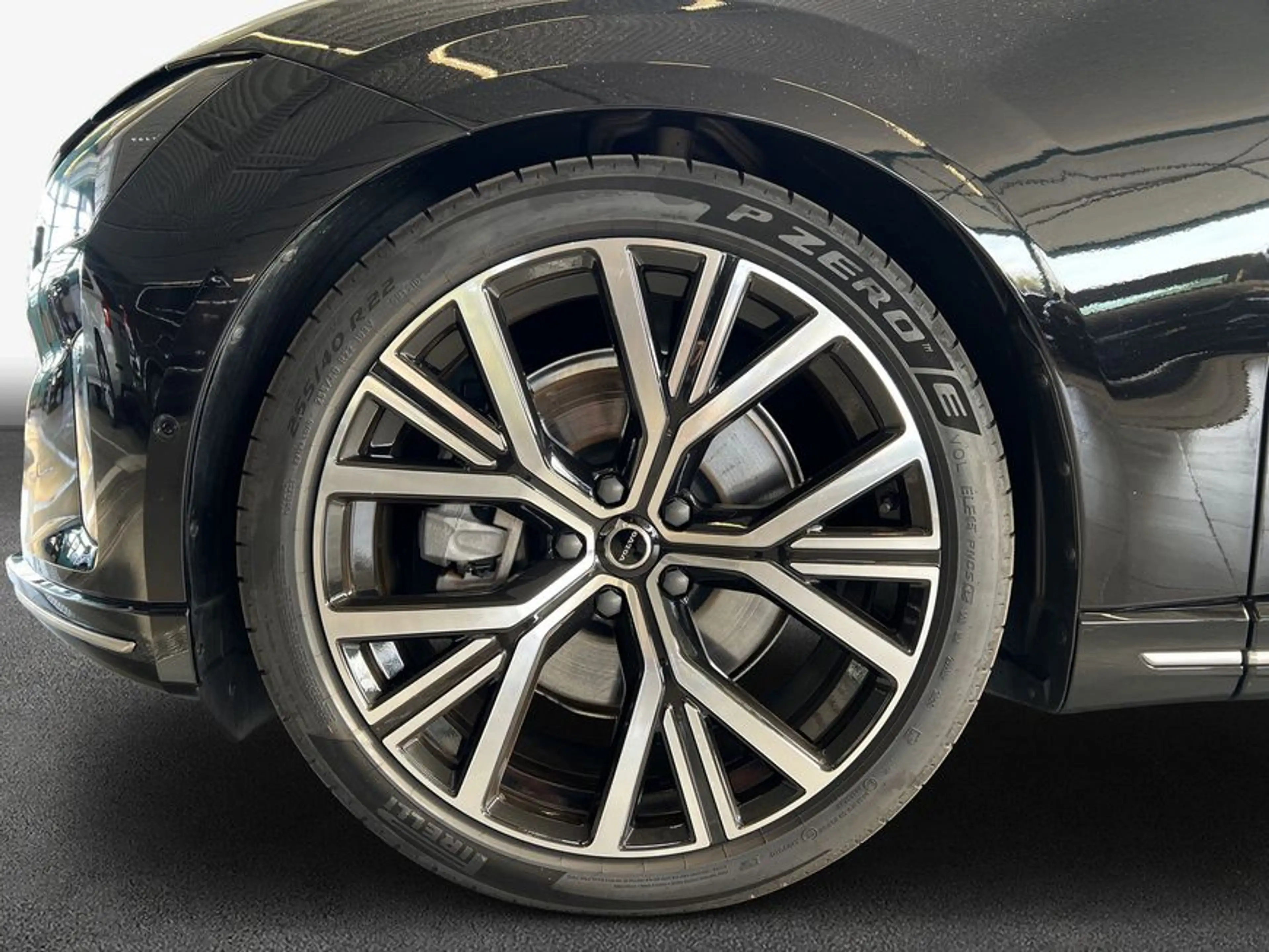 Volvo ES90 Single-Motor RWD Ultra 22'' Luftfahrwerk B&W — photo 8