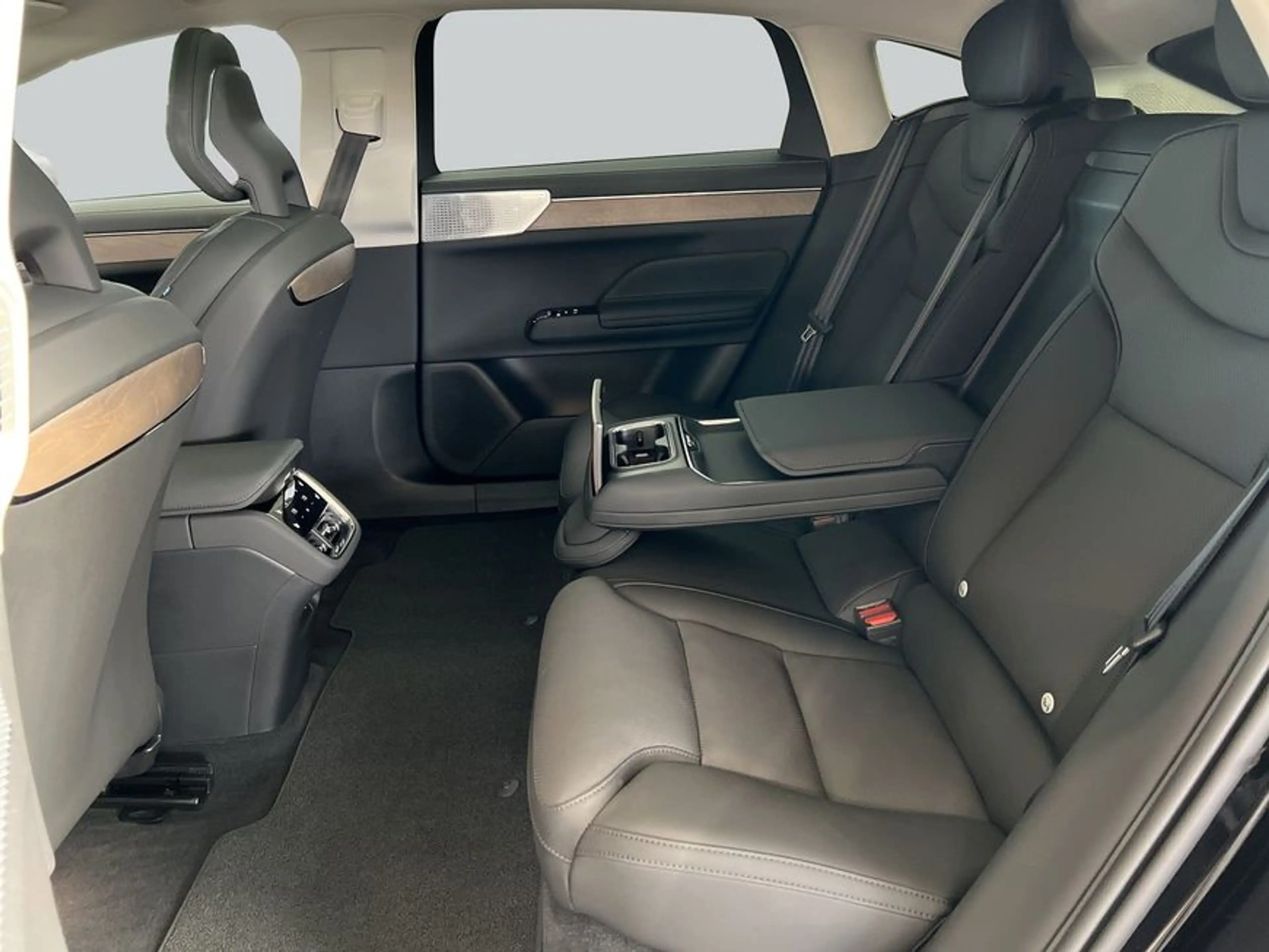 Volvo ES90 Single-Motor RWD Ultra 22'' Luftfahrwerk B&W — photo 12