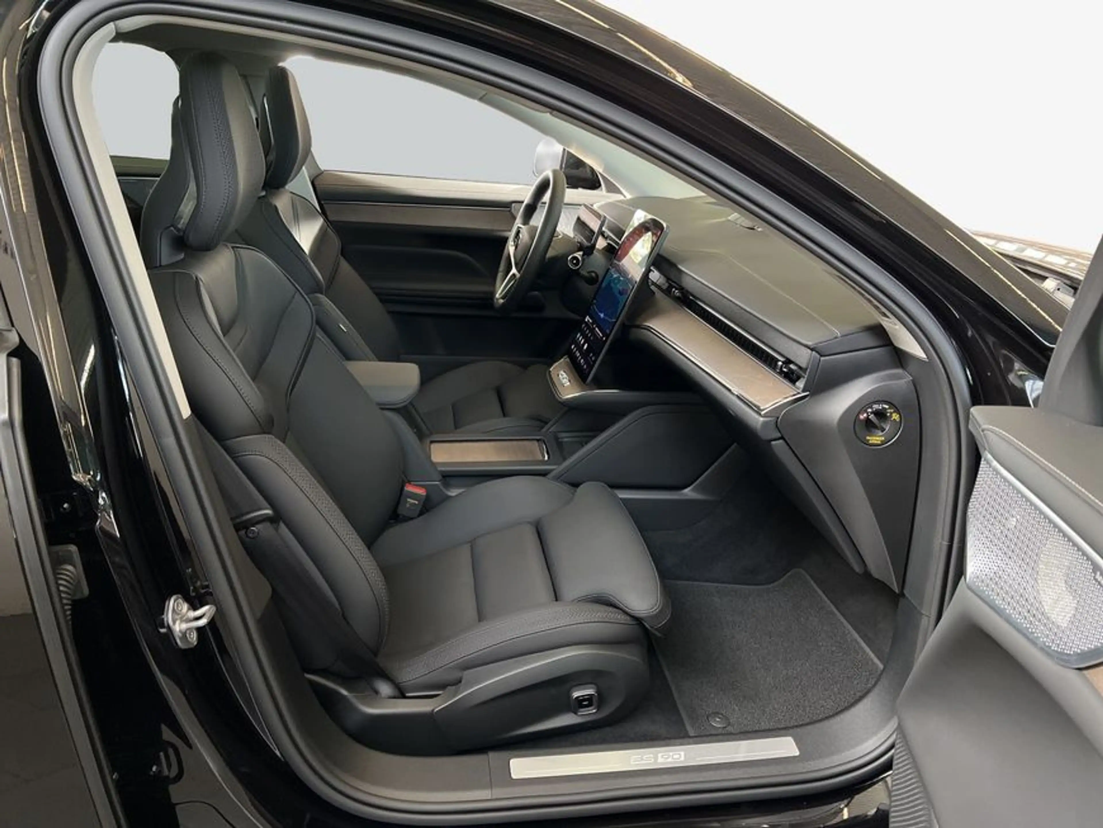Volvo ES90 Single-Motor RWD Ultra 22'' Luftfahrwerk B&W — photo 13