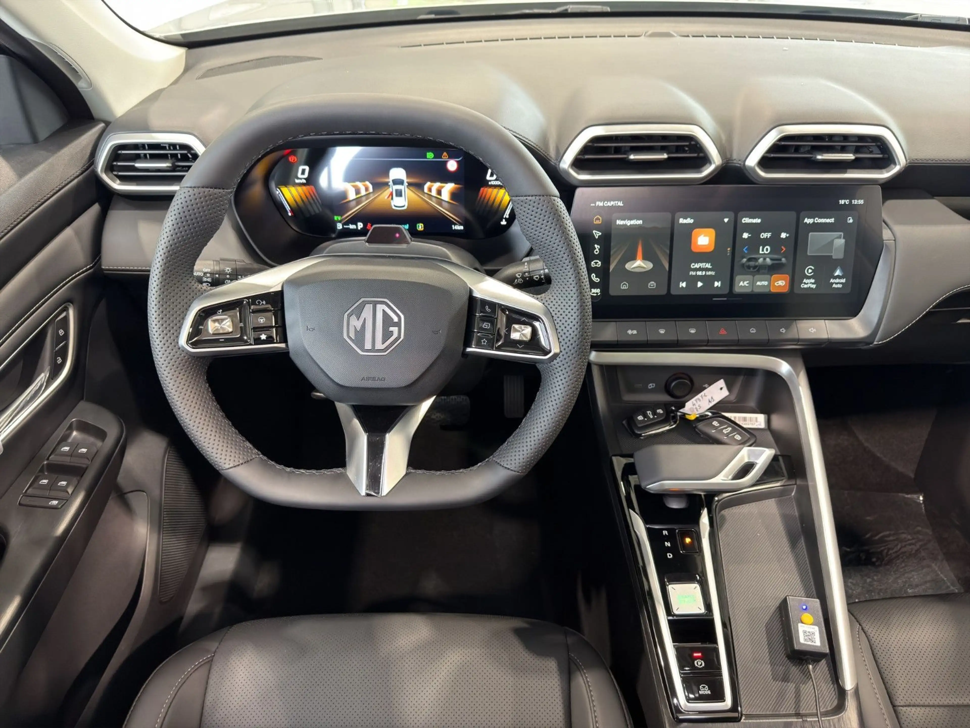MG ZS 1.5 Hybrid+ Luxury *PANORAMA*360°*LED*SHZ* — photo 12