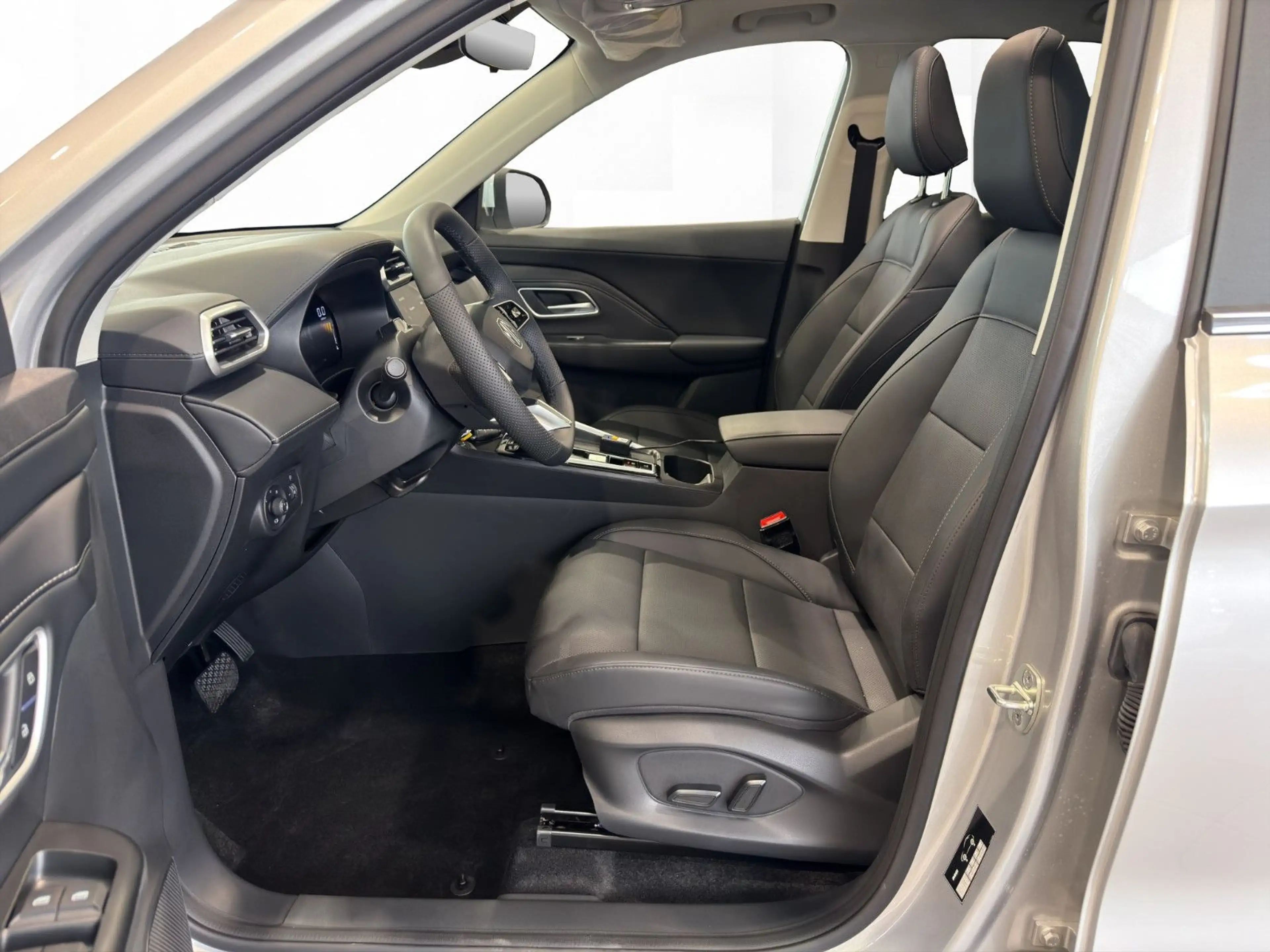 MG ZS 1.5 Hybrid+ Luxury *PANORAMA*360°*LED*SHZ* — photo 10