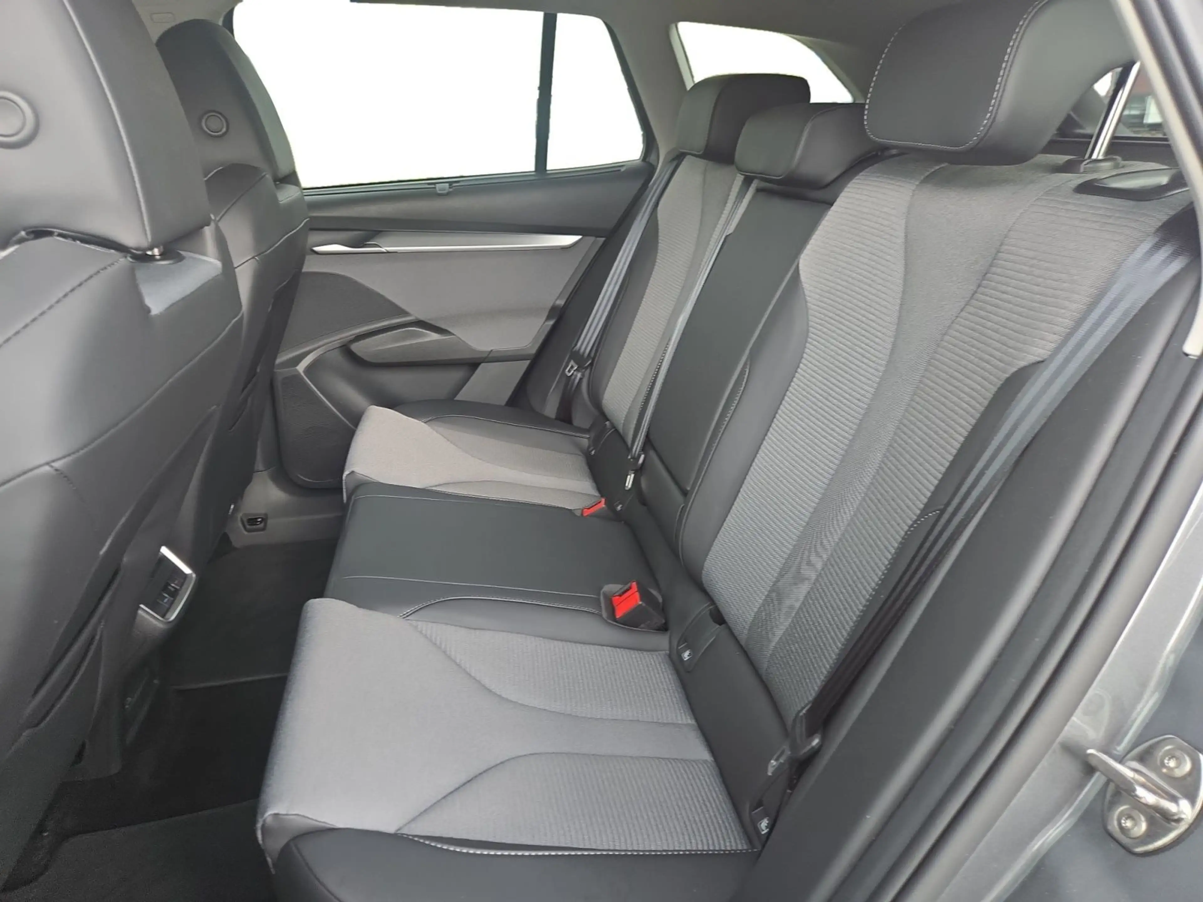Skoda Enyaq Loft 85, WÄRMEPUMPE/AHK/MATRIX/KAM/20"/NAV — photo 10