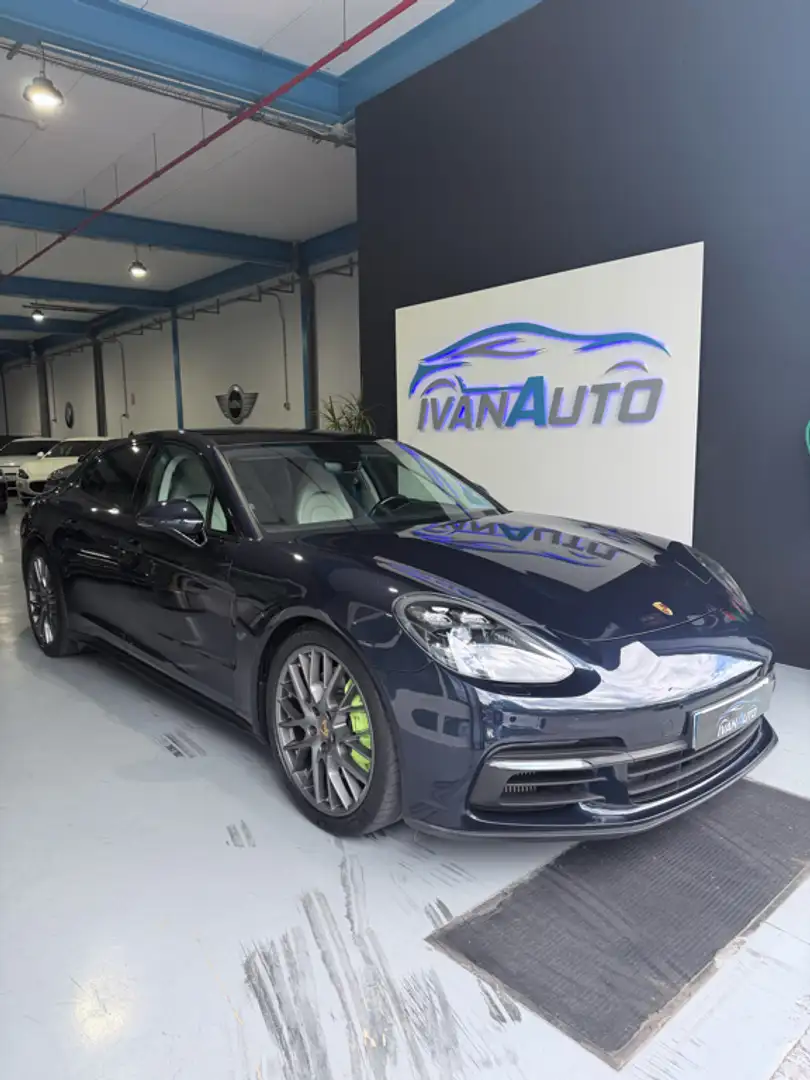 Porsche Panamera 4 e-Hybrid 10 Years Edition Bleu - 1