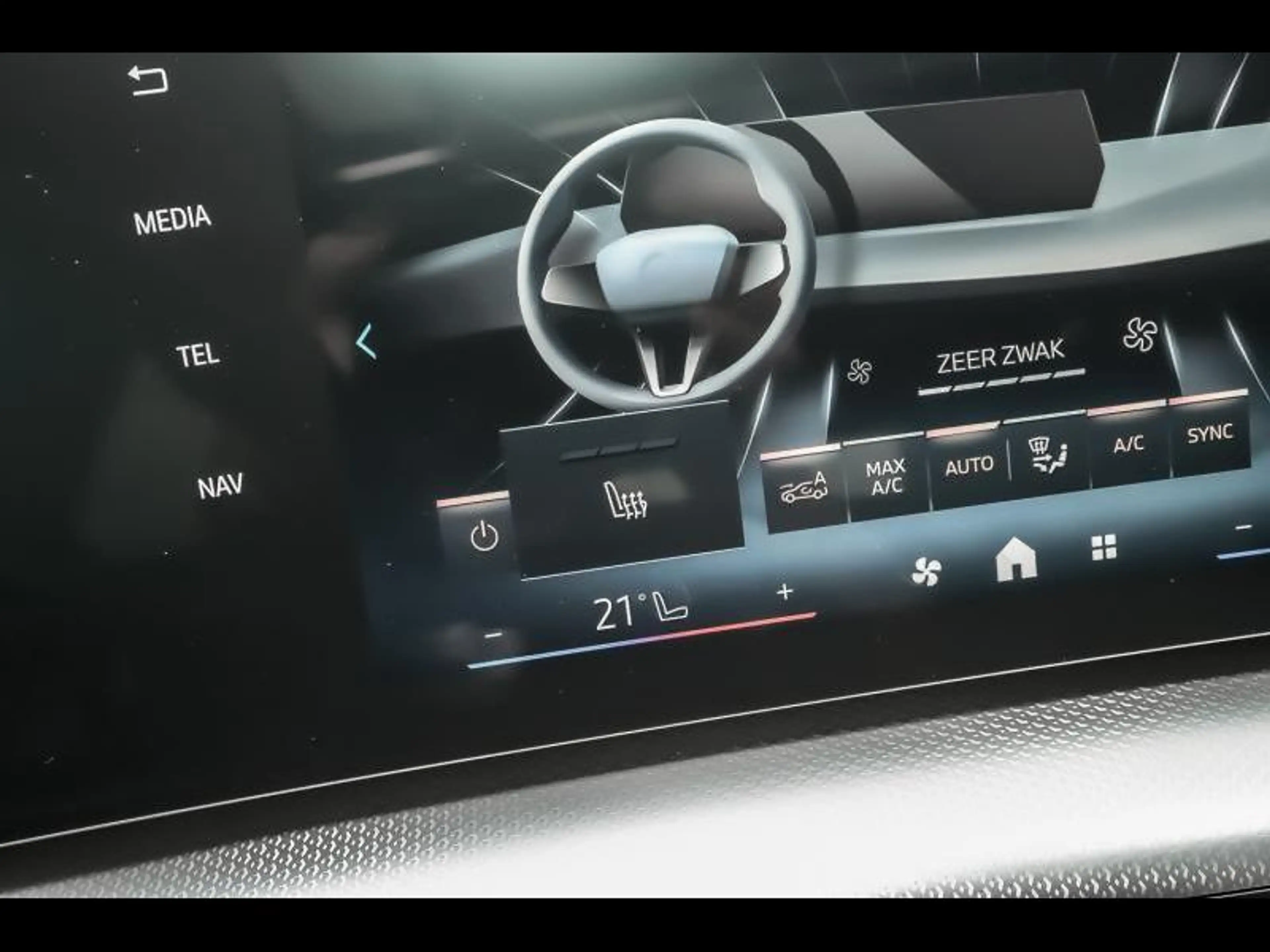 BMW iX1 eDrive20 — photo 13