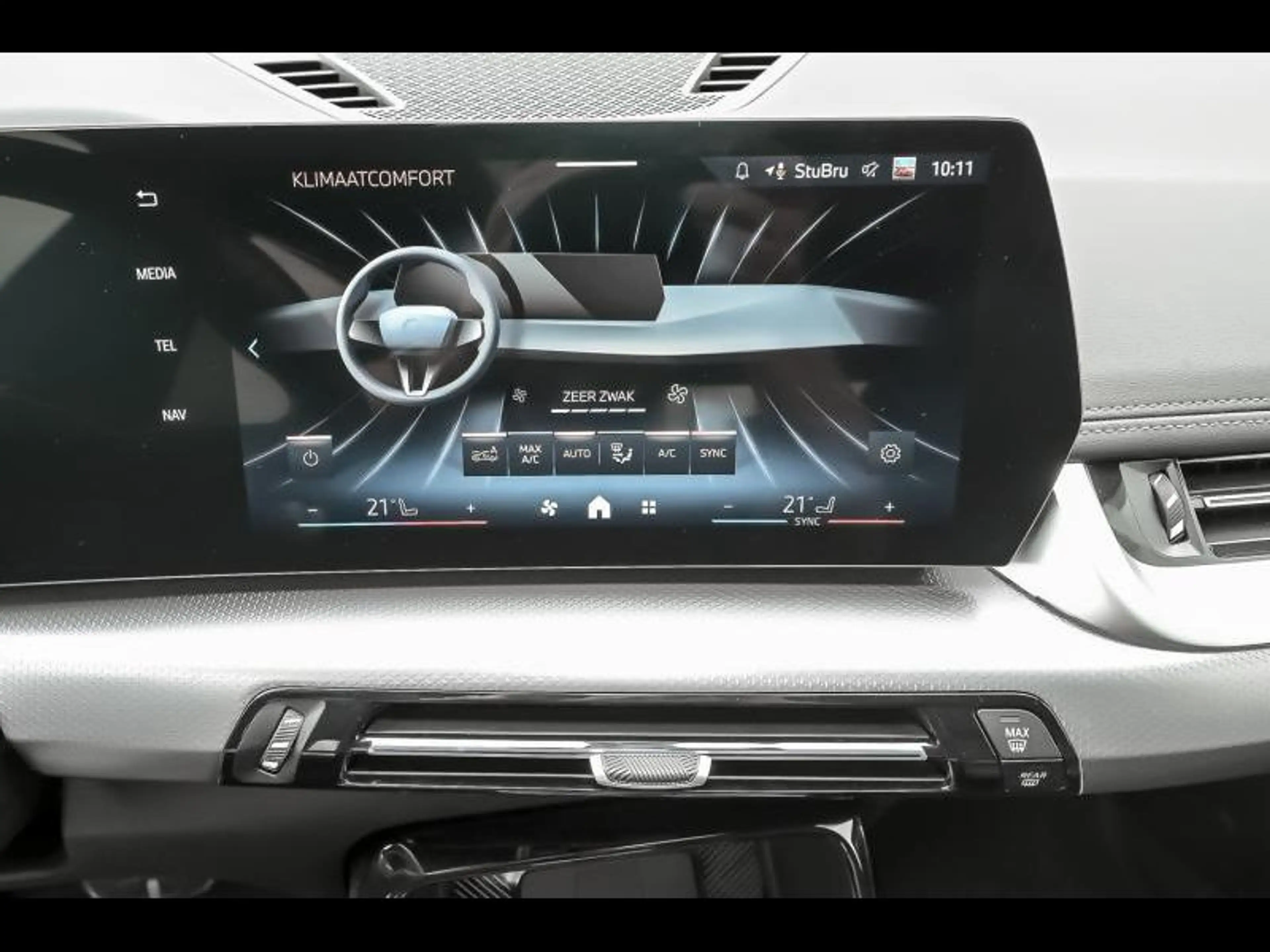 BMW iX1 eDrive20 — photo 12
