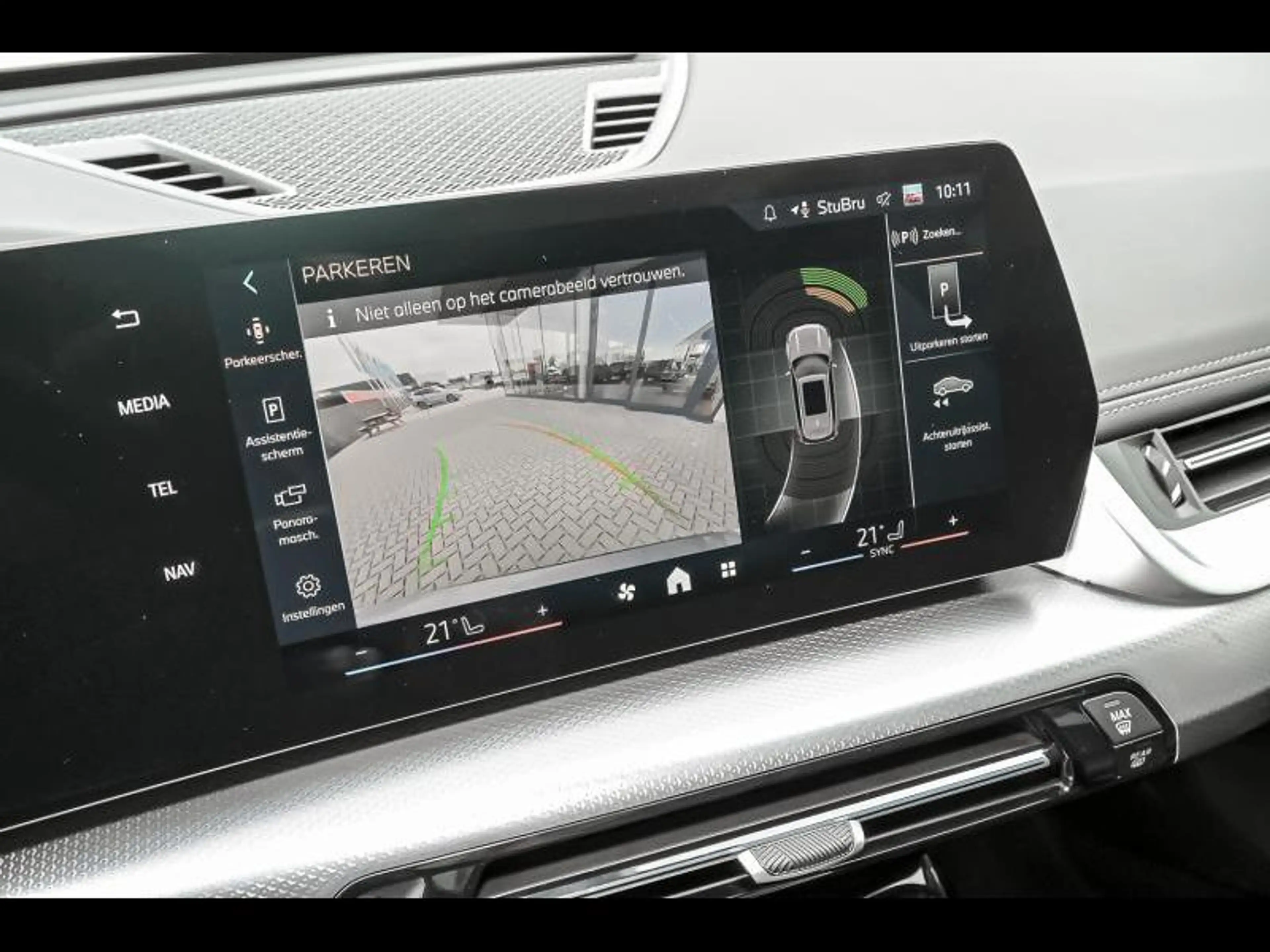 BMW iX1 eDrive20 — photo 15