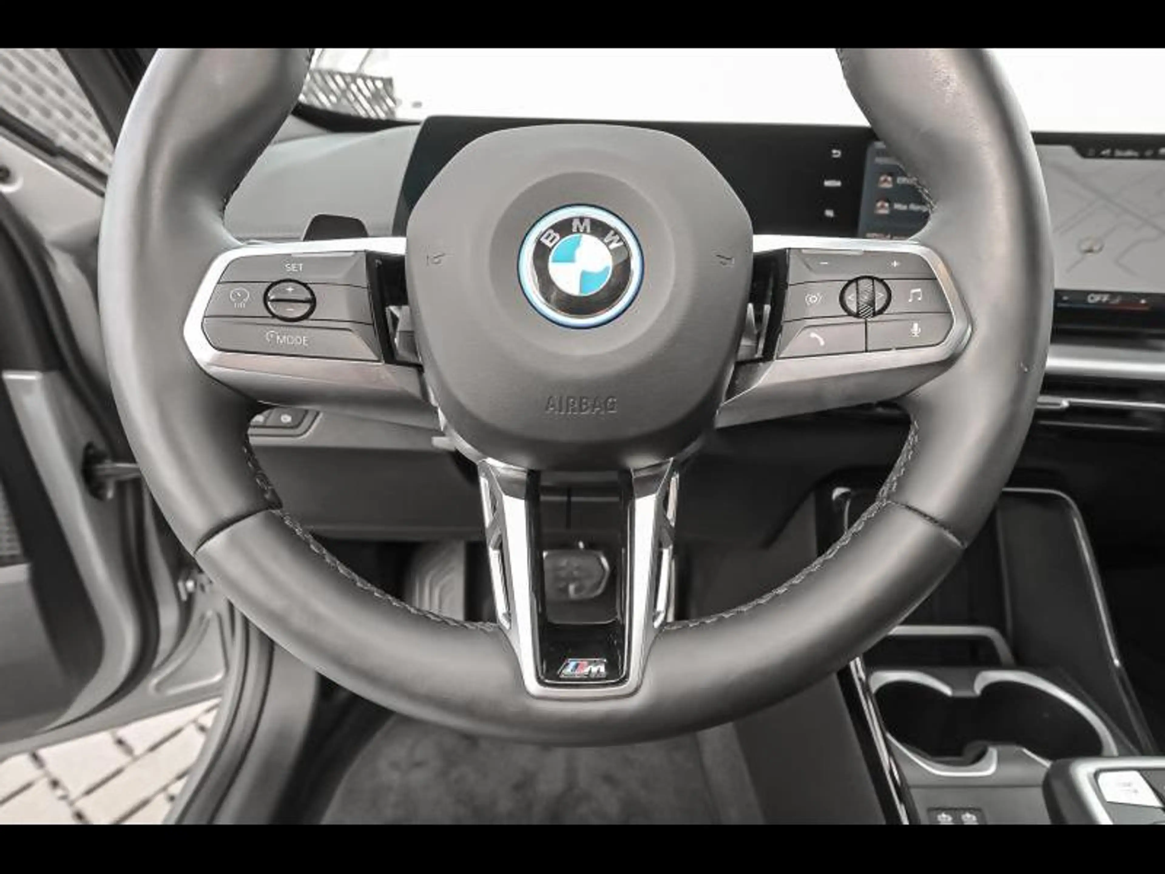 BMW iX1 eDrive20 — photo 9