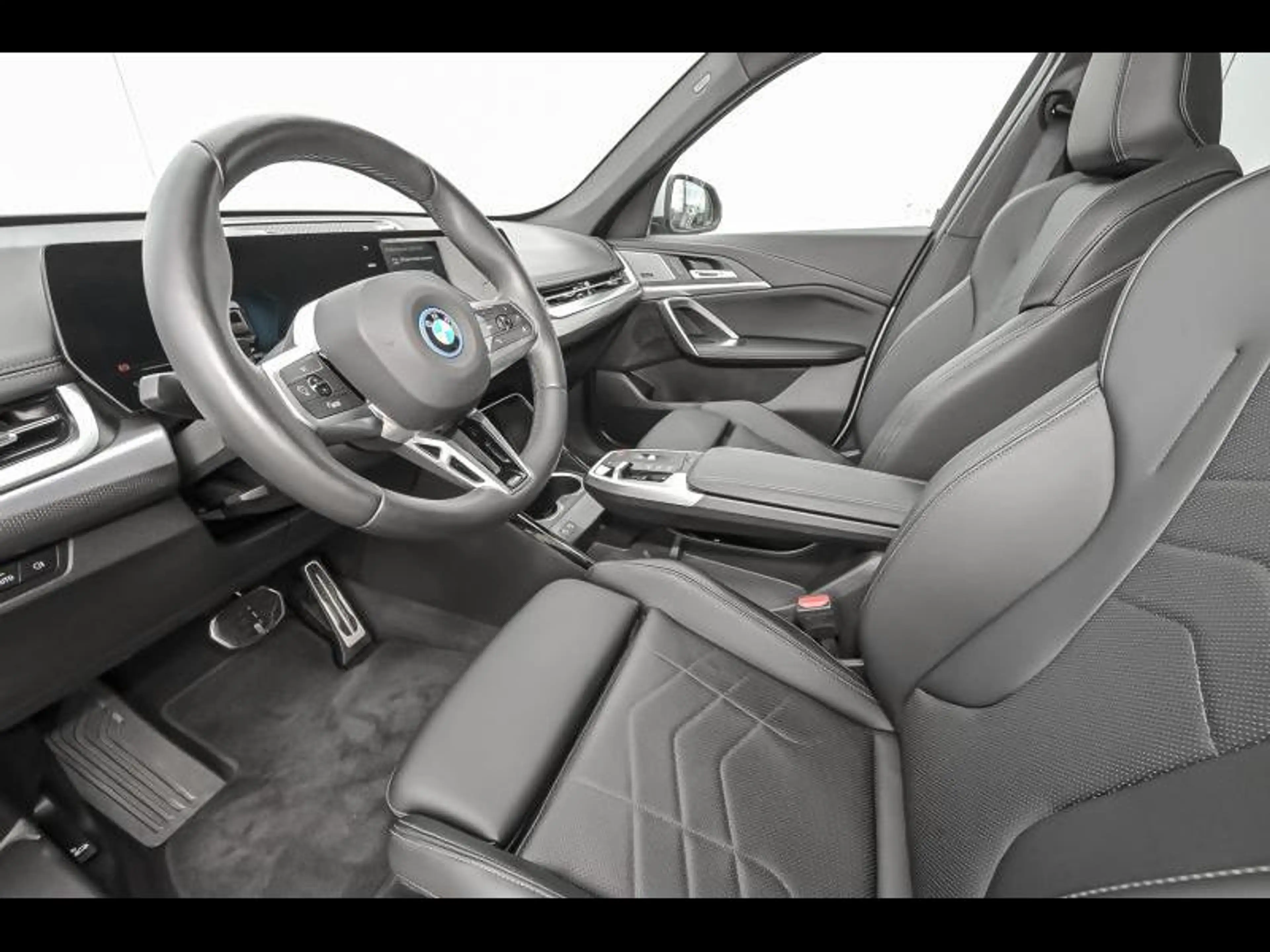 BMW iX1 eDrive20 — photo 6
