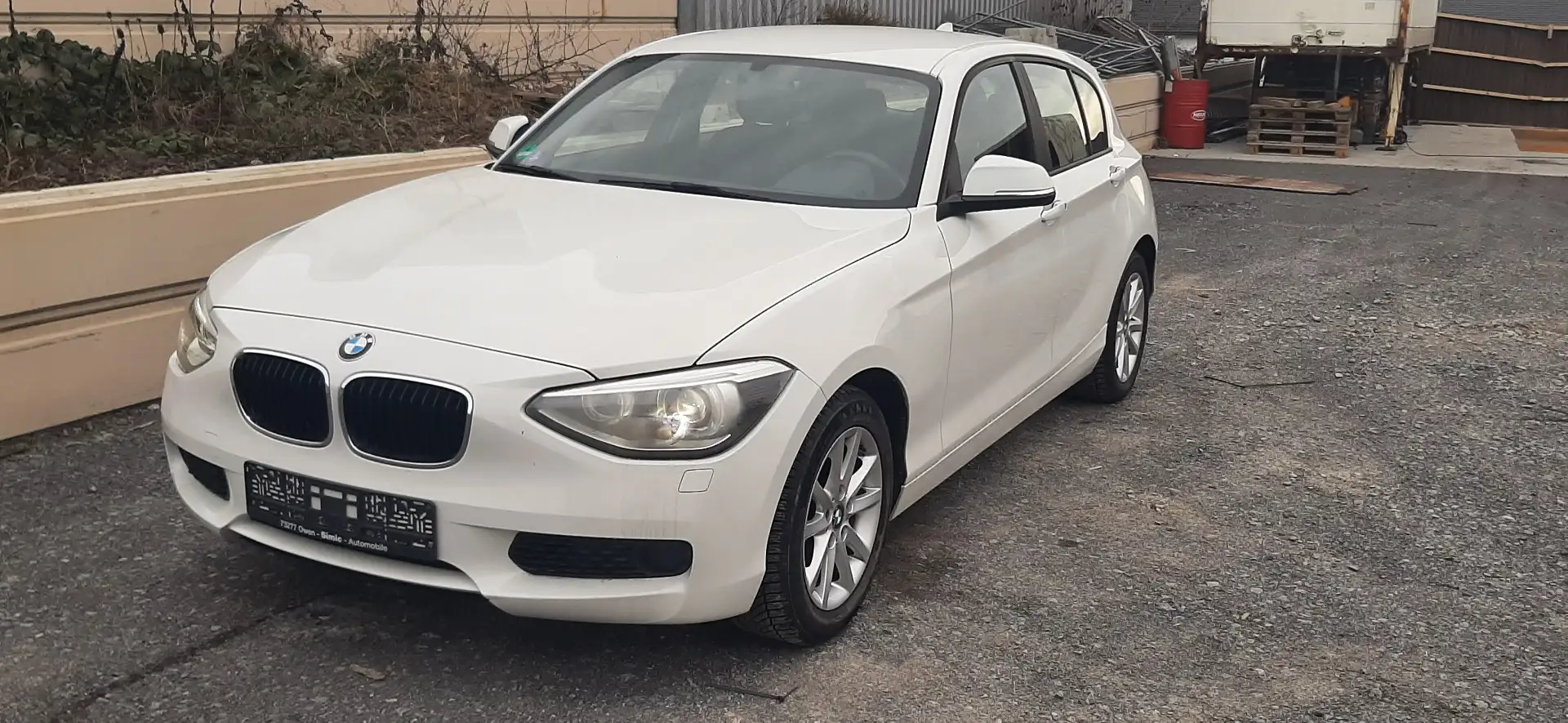 BMW 118 Xenon, PDC, Klima, AHK;1. Hand,  TÜV 04/2027 Schwarz - 1