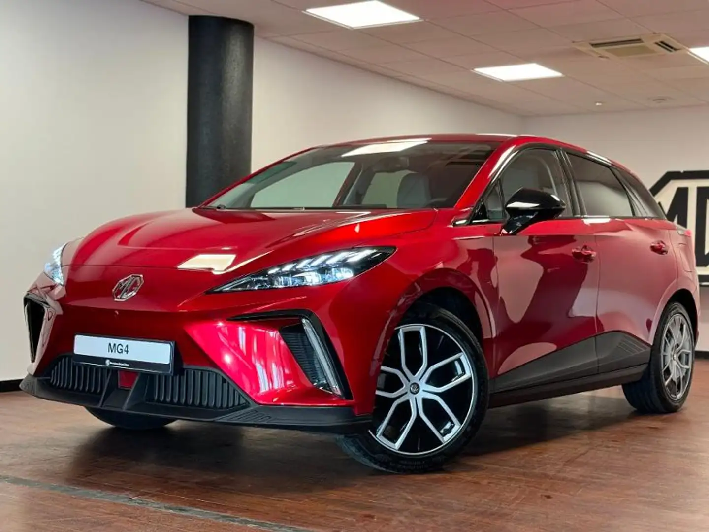 MG MG4 EV 204ch - 64kWh Luxury MY23 Rouge - 1