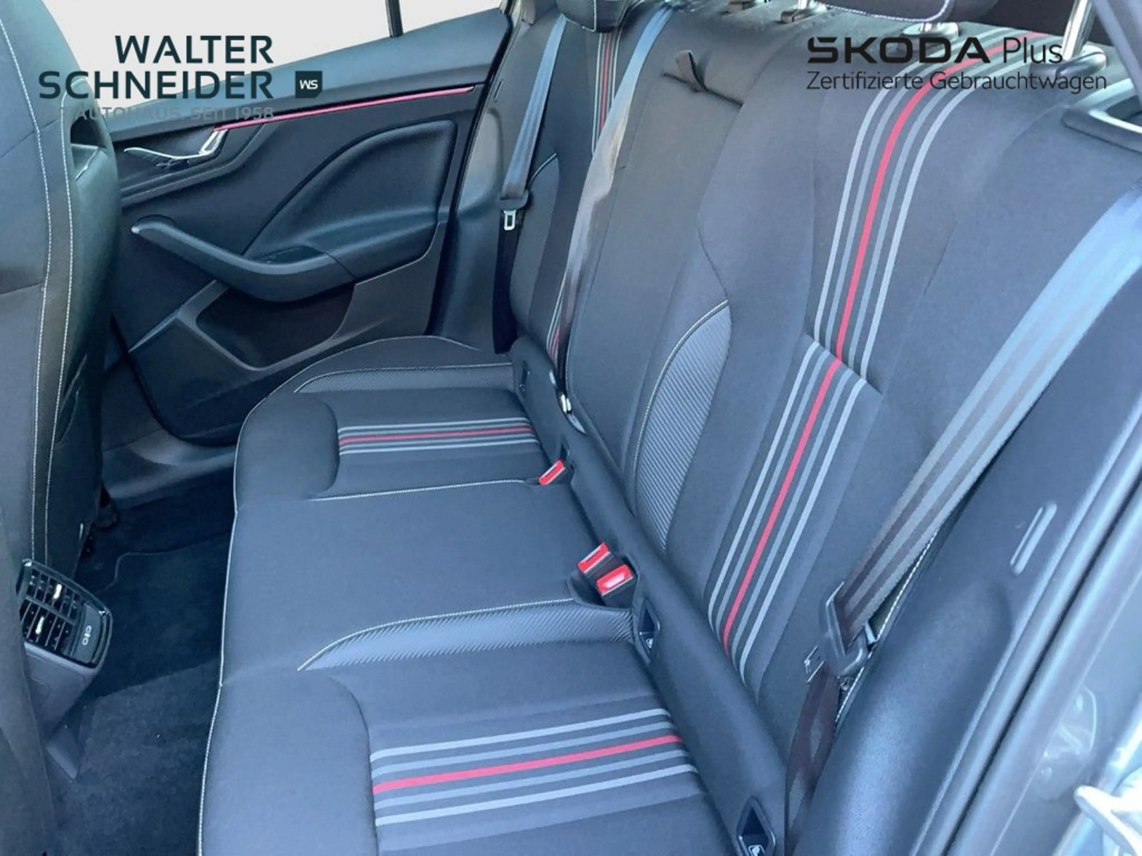 Skoda Kamiq 1.0 TSI Monte Carlo Navi LED Pano — photo 10