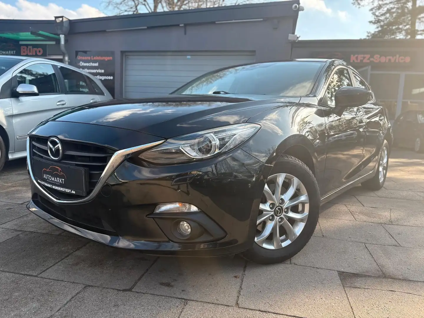 Mazda 3 Lim. Nakama/ Navi /Klimaautomatic / SHZ Schwarz - 1
