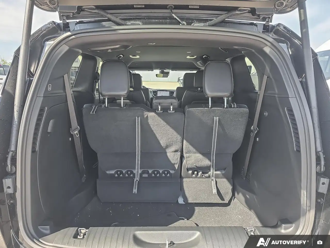 Chrysler Grand Caravan photo Chrysler Grand Caravan